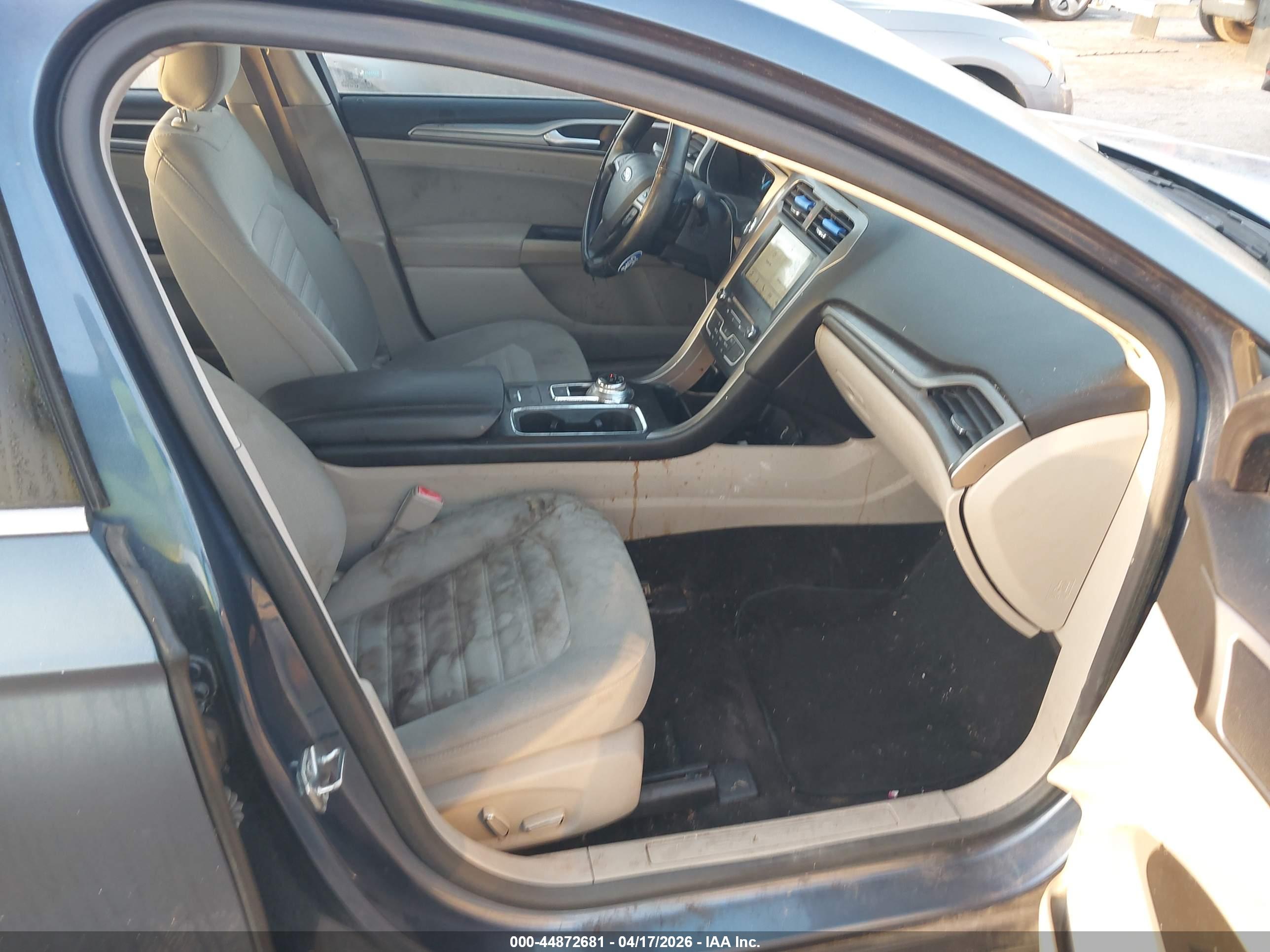 FORD FUSION image 5