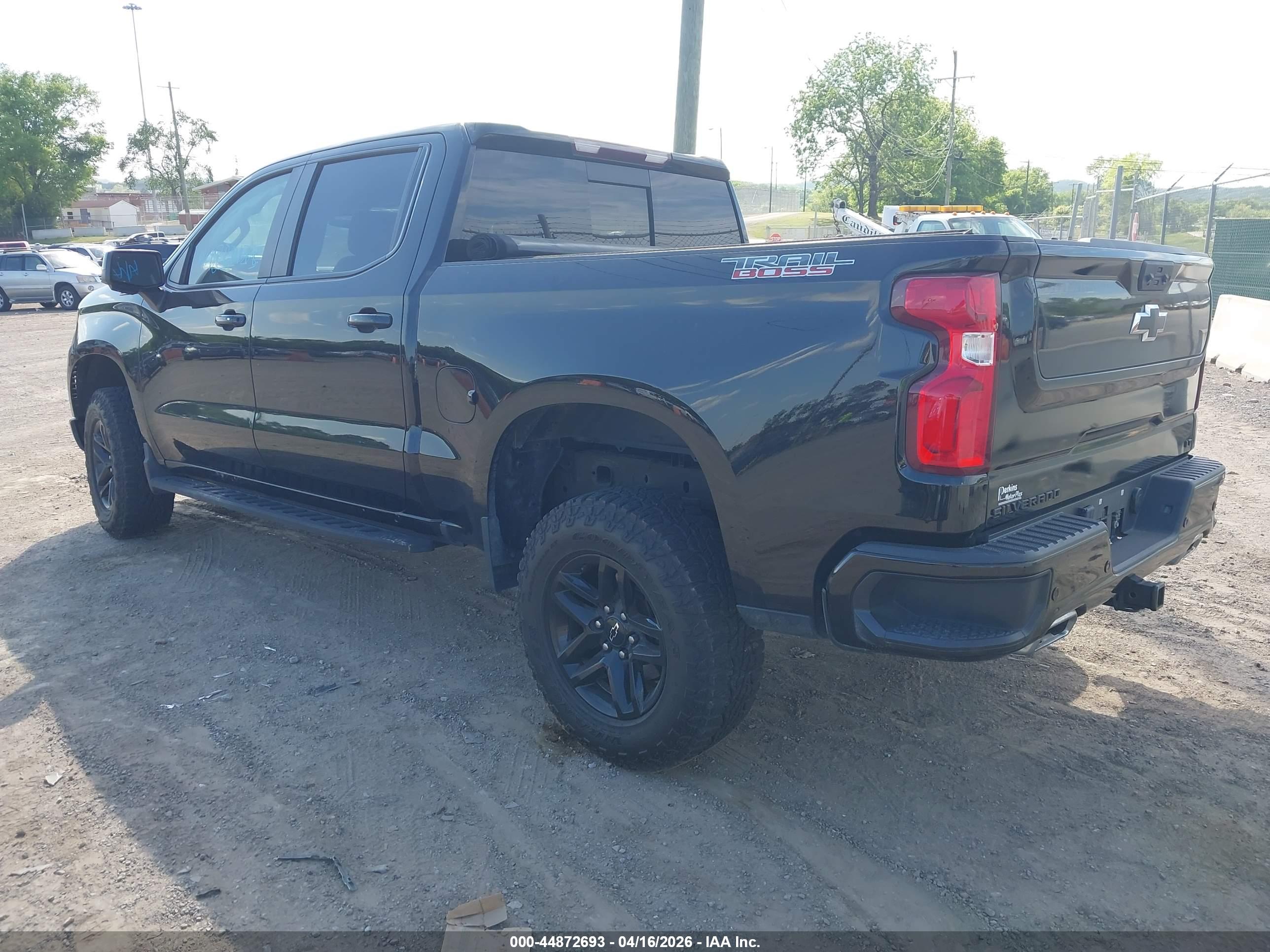CHEVROLET SILVERADO image 3