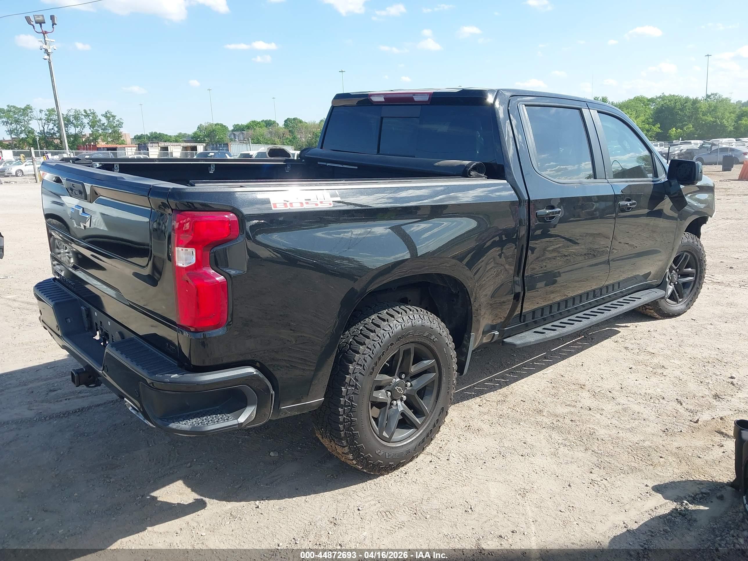 CHEVROLET SILVERADO image 4