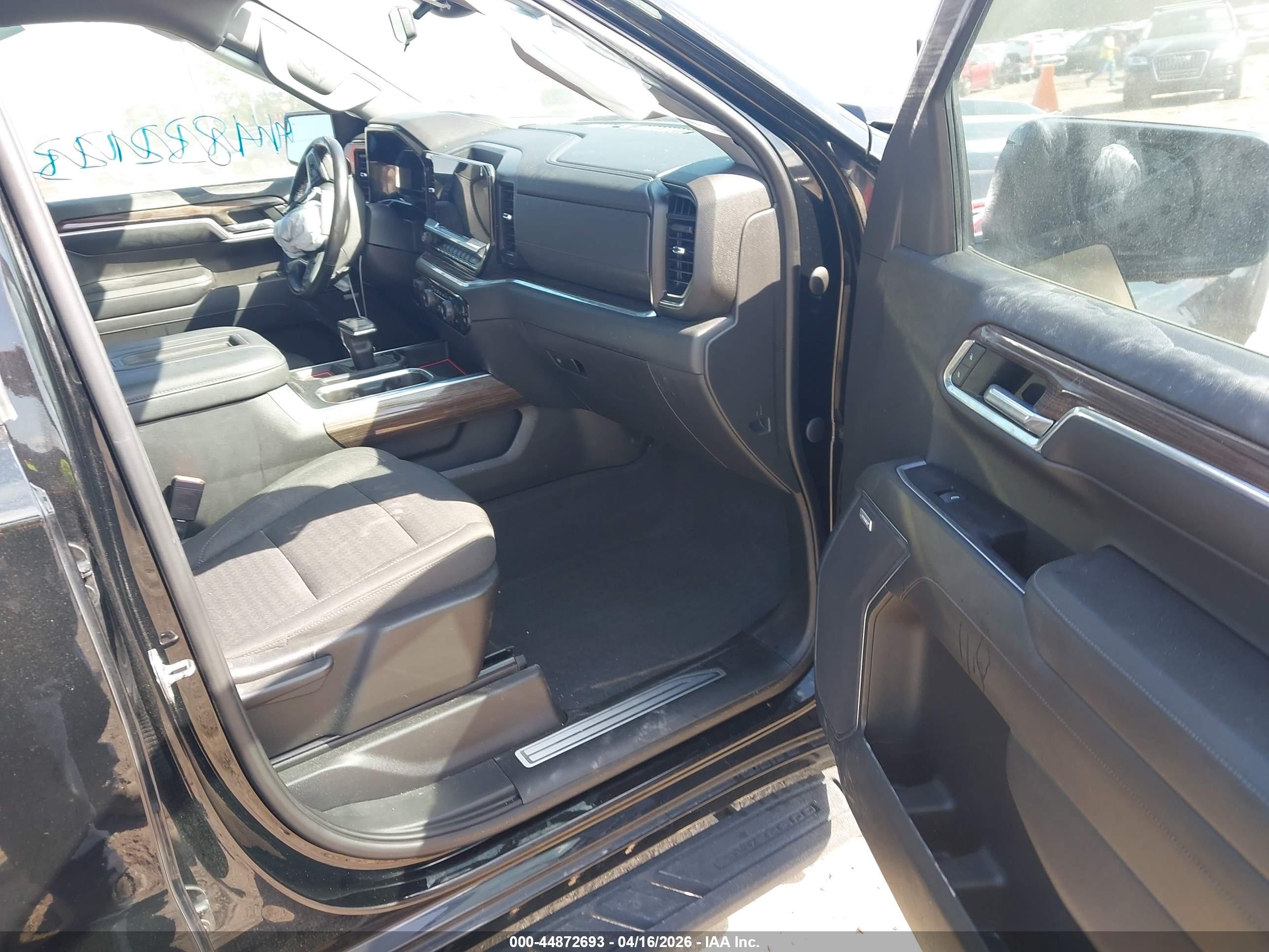 CHEVROLET SILVERADO image 5