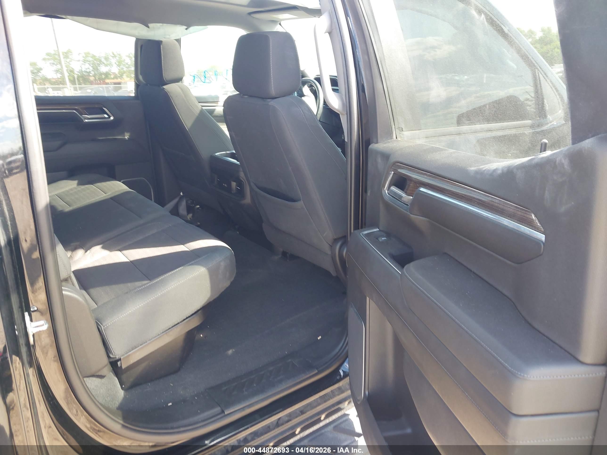 CHEVROLET SILVERADO image 8
