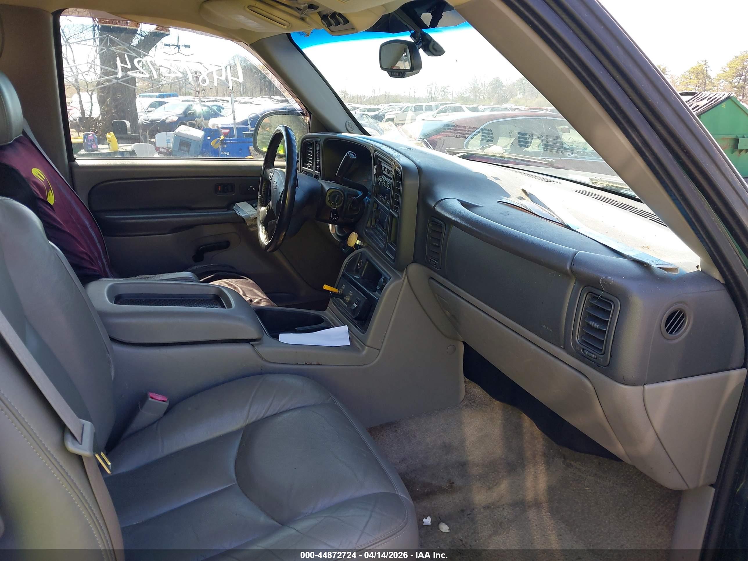 CHEVROLET SUBURBAN image 5