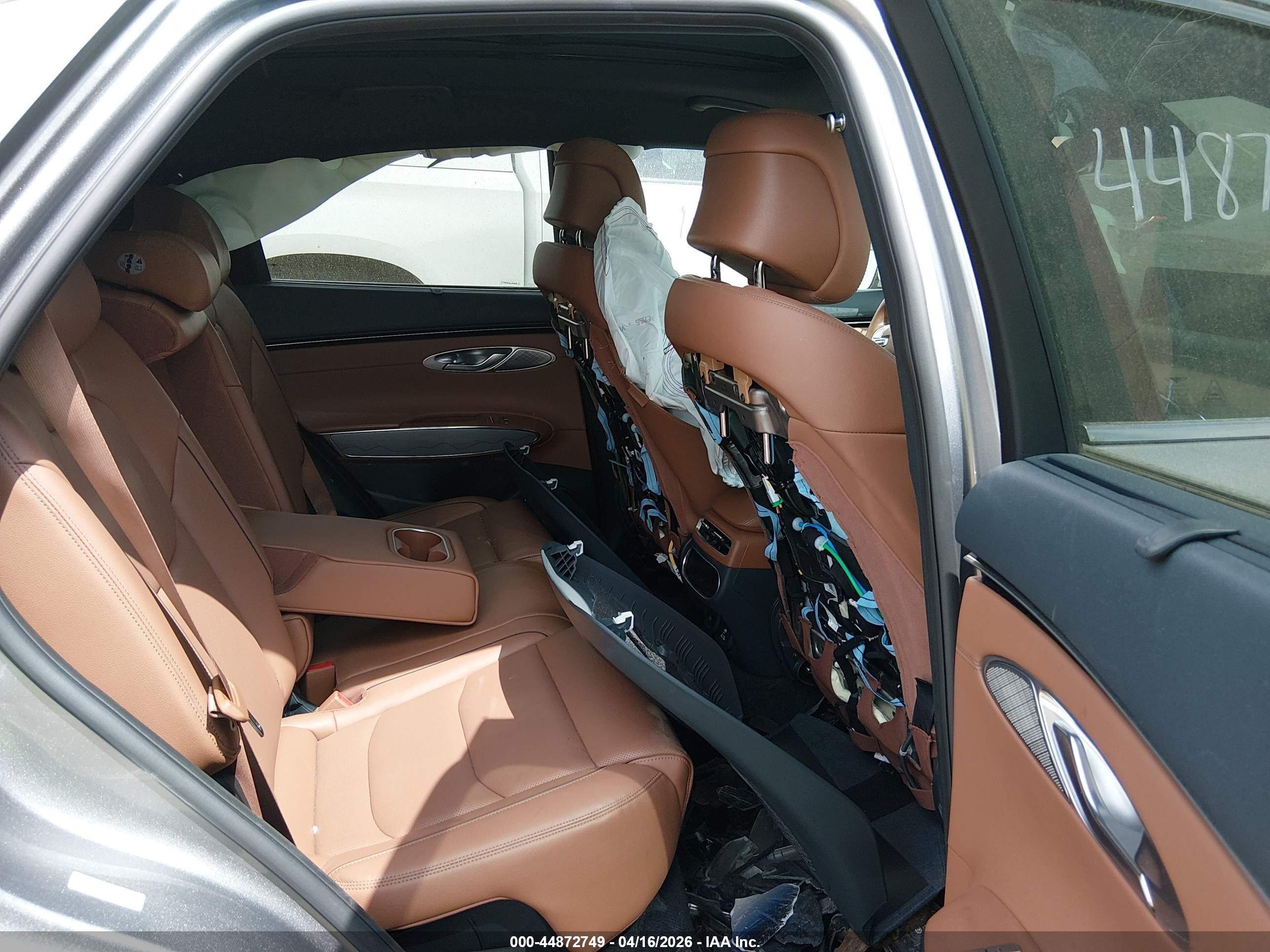 GENESIS GV70 image 8