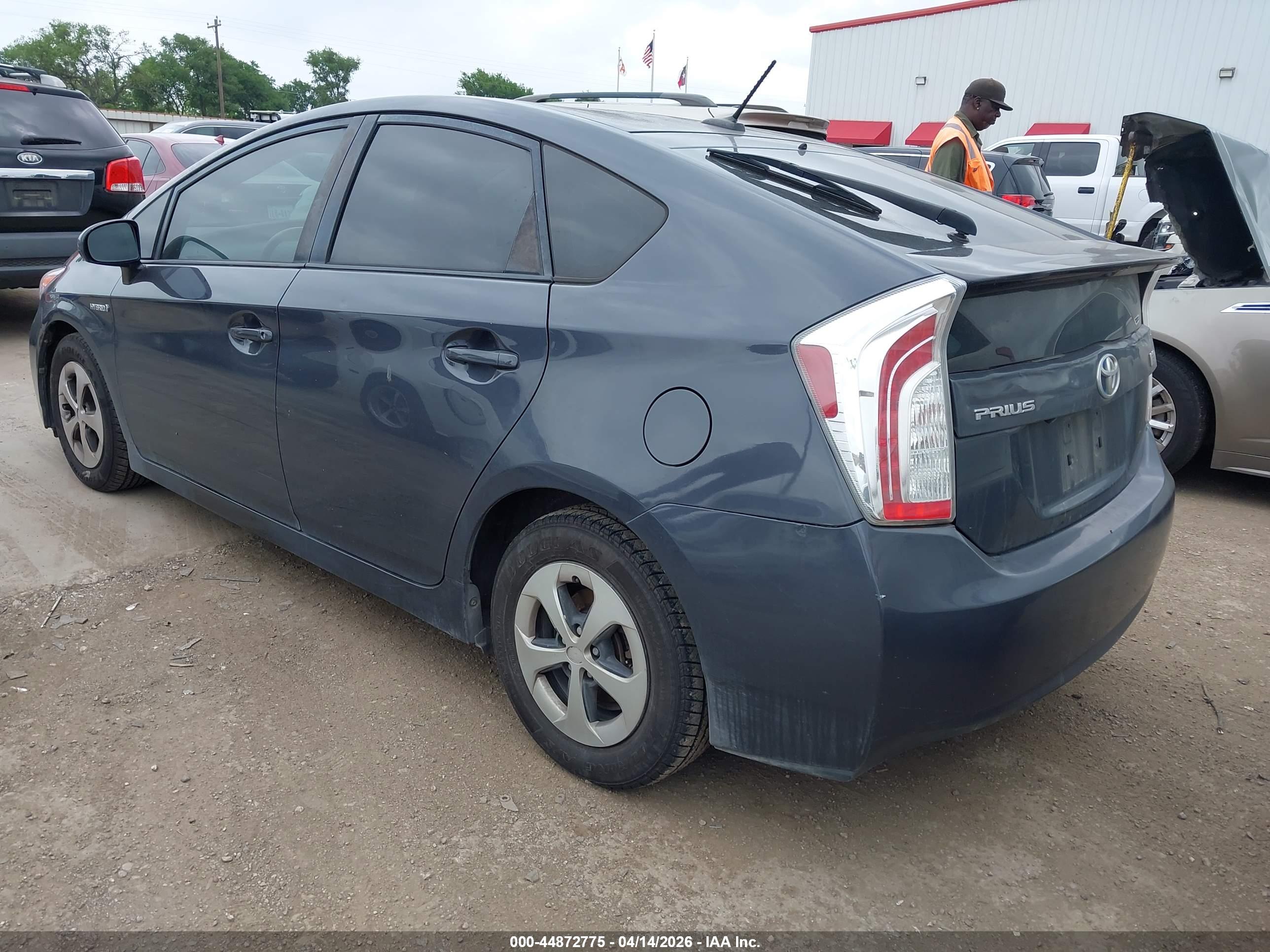 TOYOTA PRIUS image 3