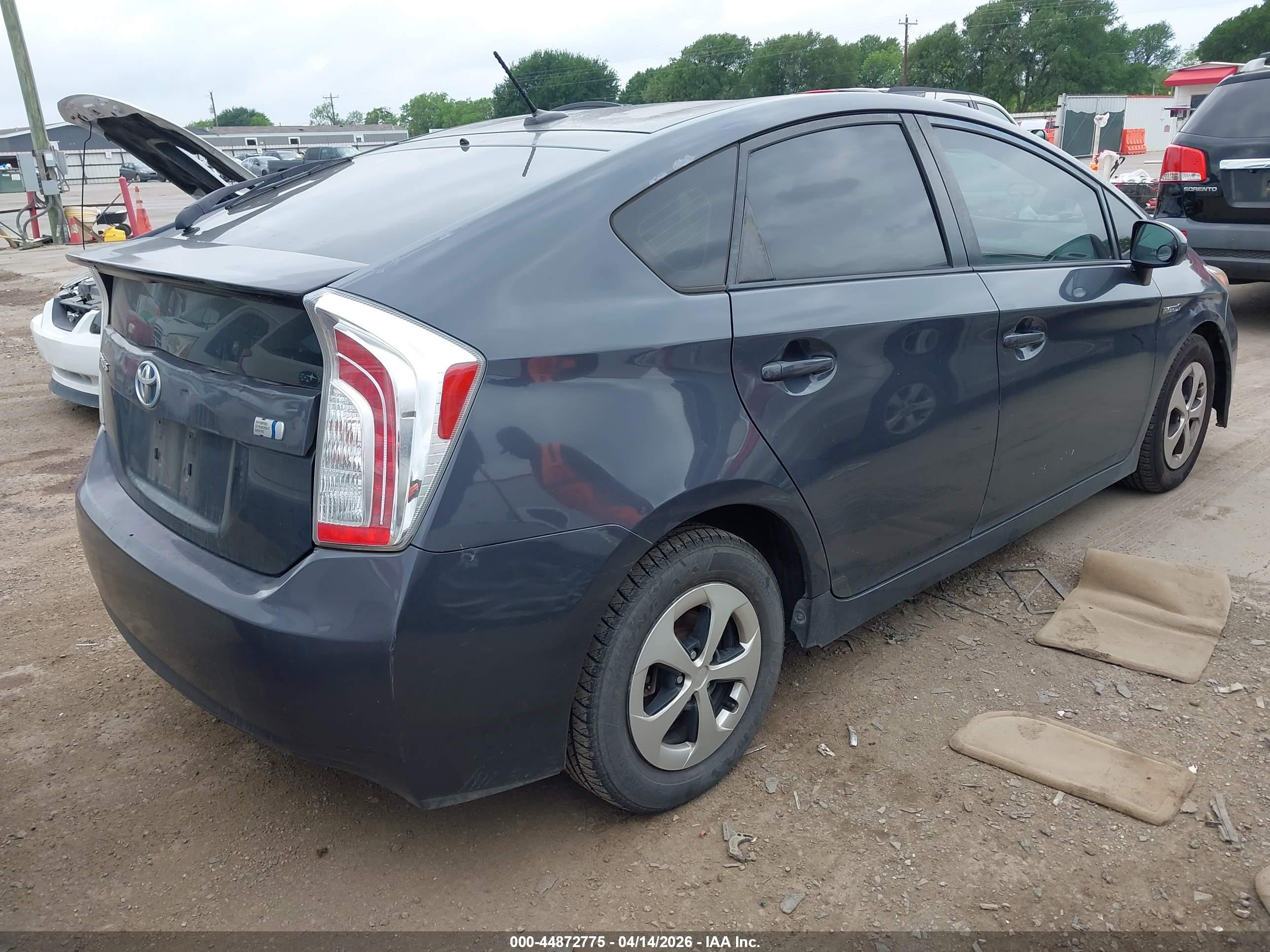 TOYOTA PRIUS image 4