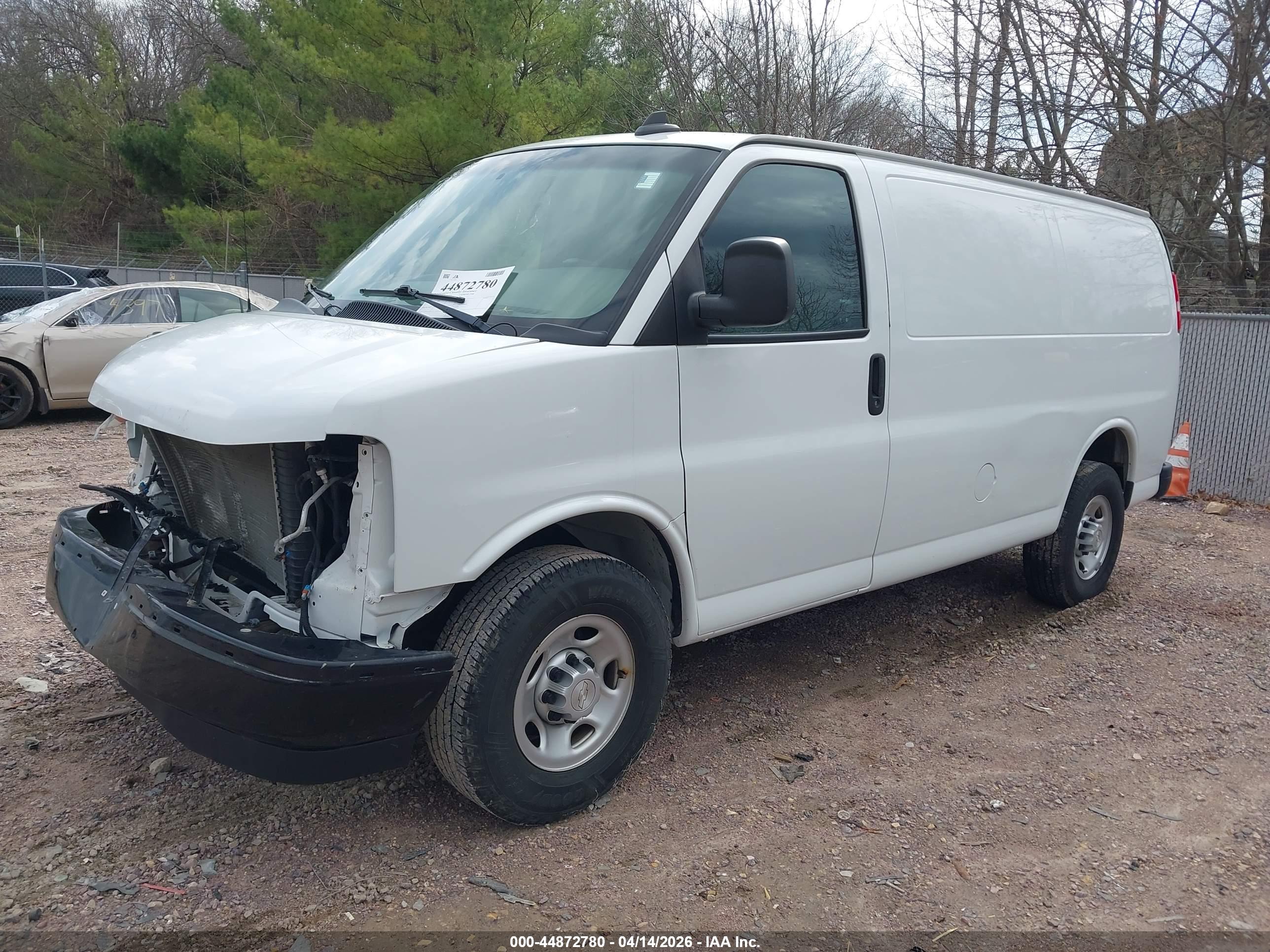 CHEVROLET EXPRESS image 2