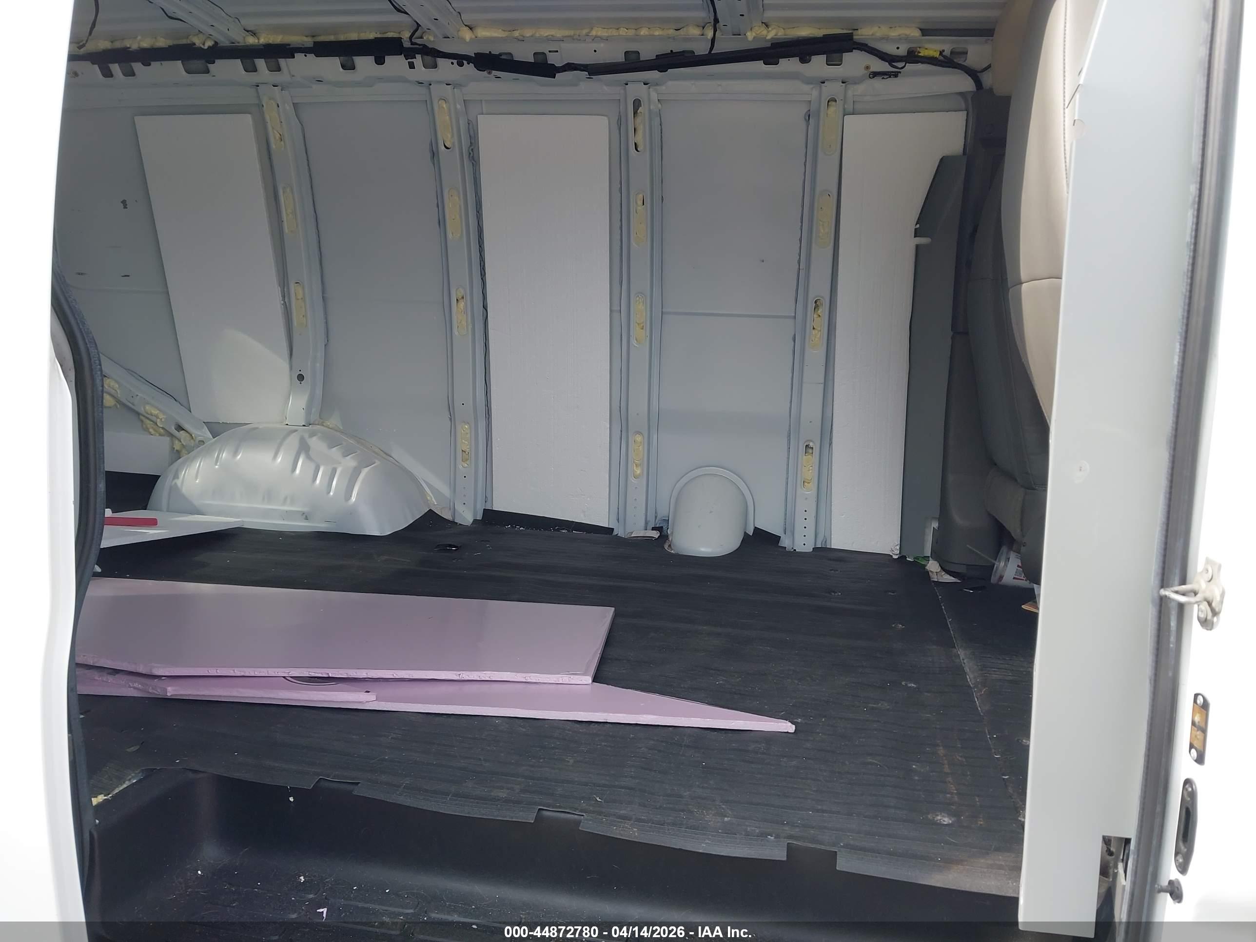 CHEVROLET EXPRESS image 8