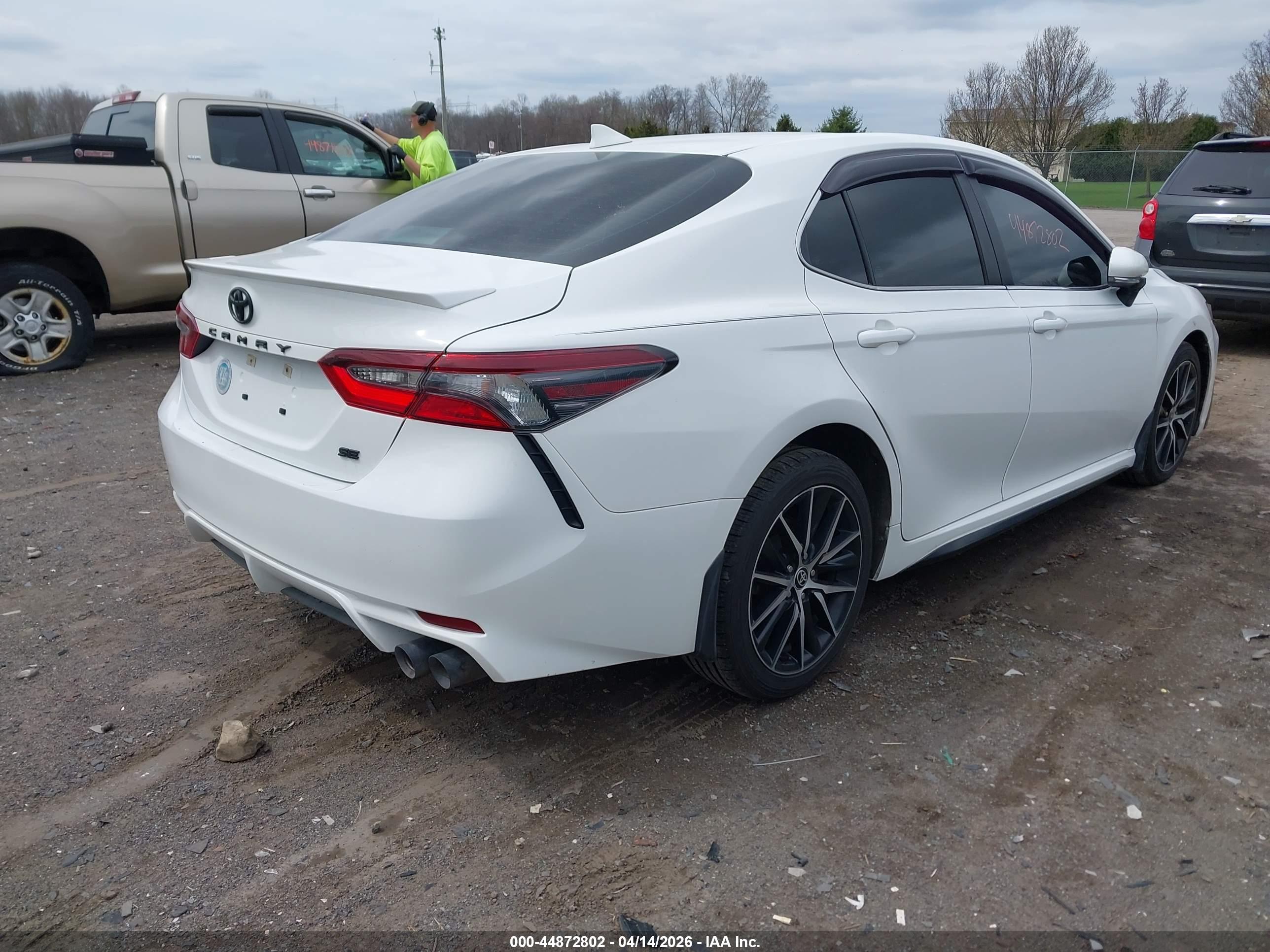 TOYOTA CAMRY image 4