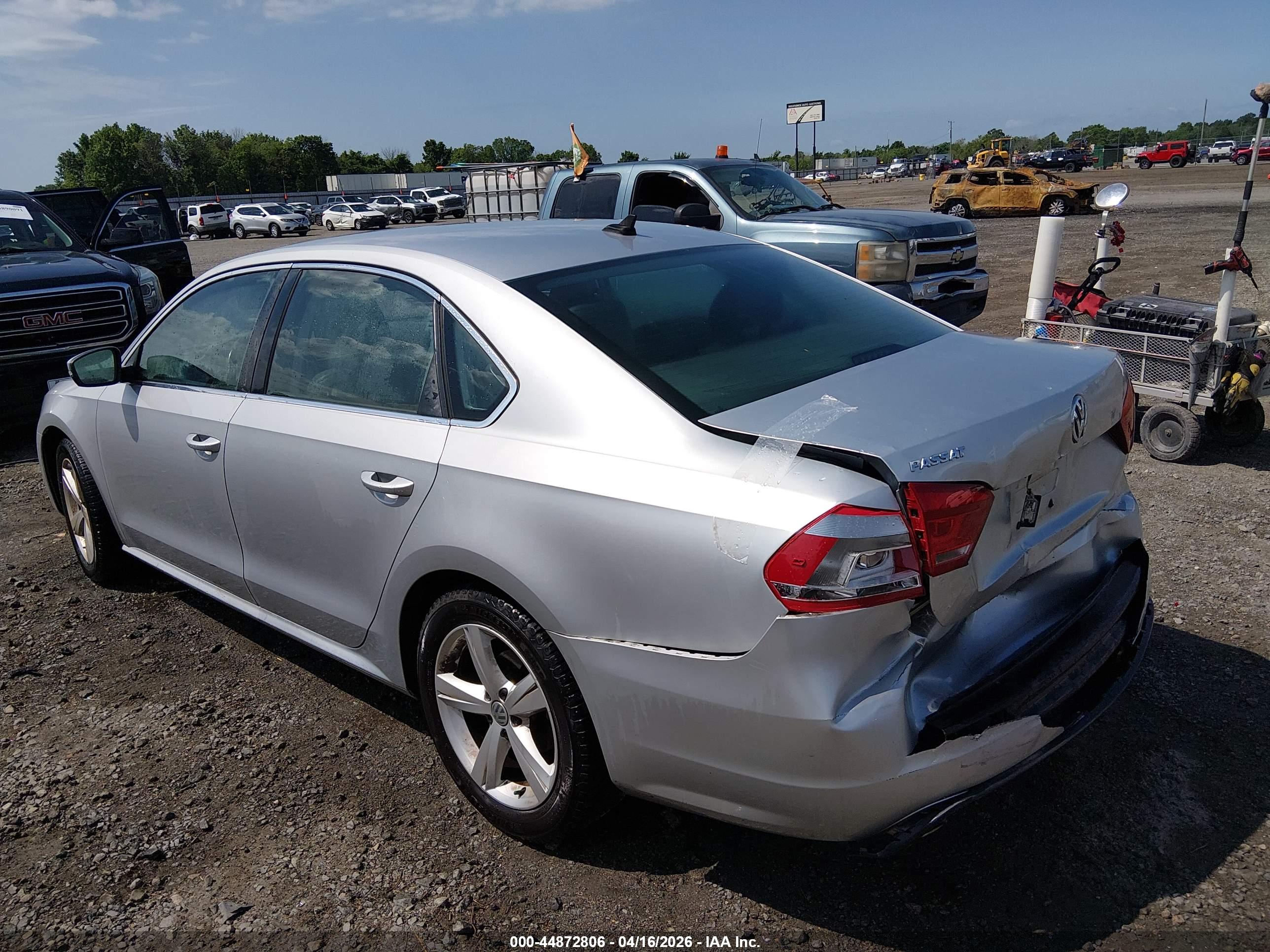 VOLKSWAGEN PASSAT image 3