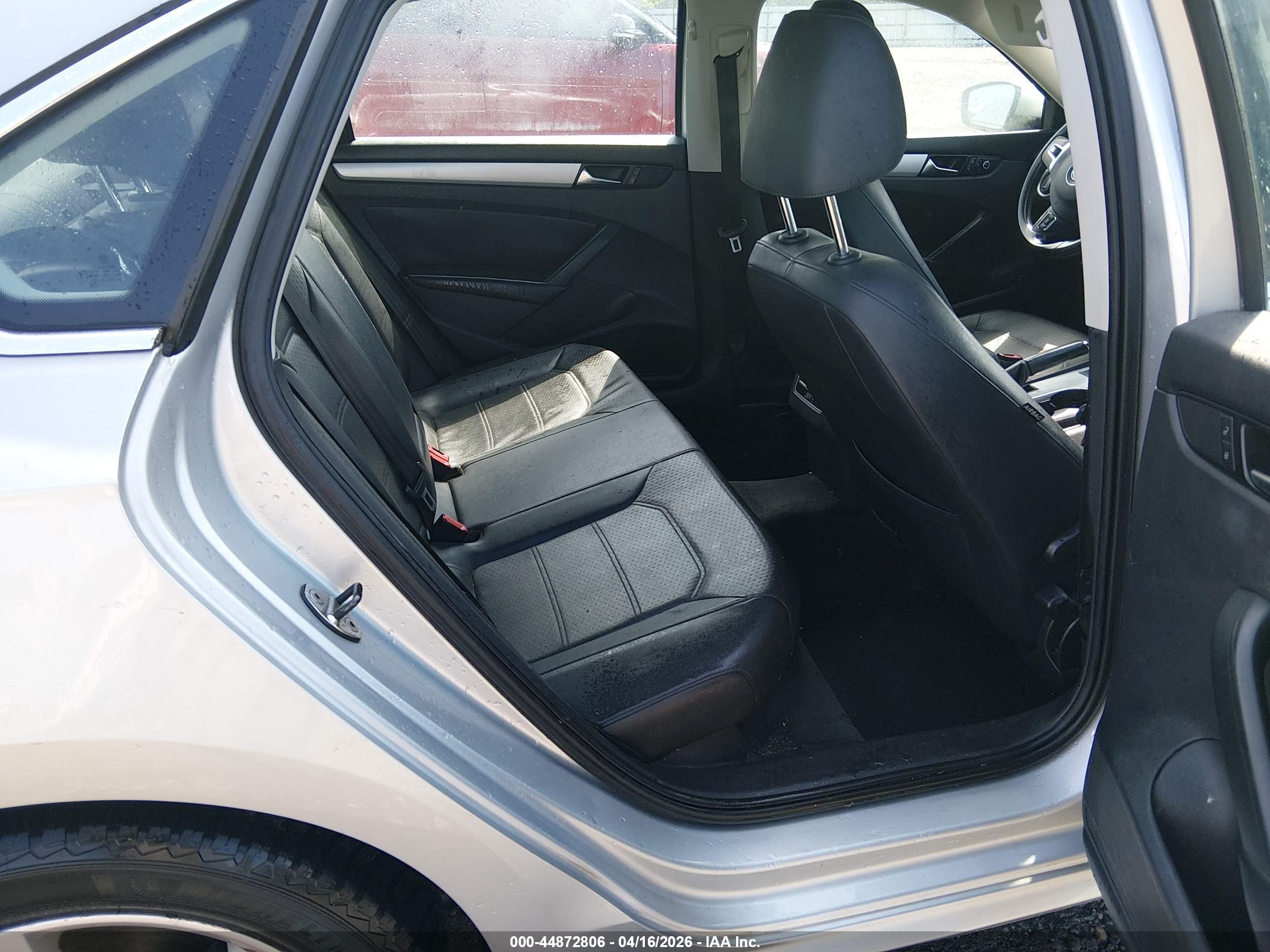 VOLKSWAGEN PASSAT image 8