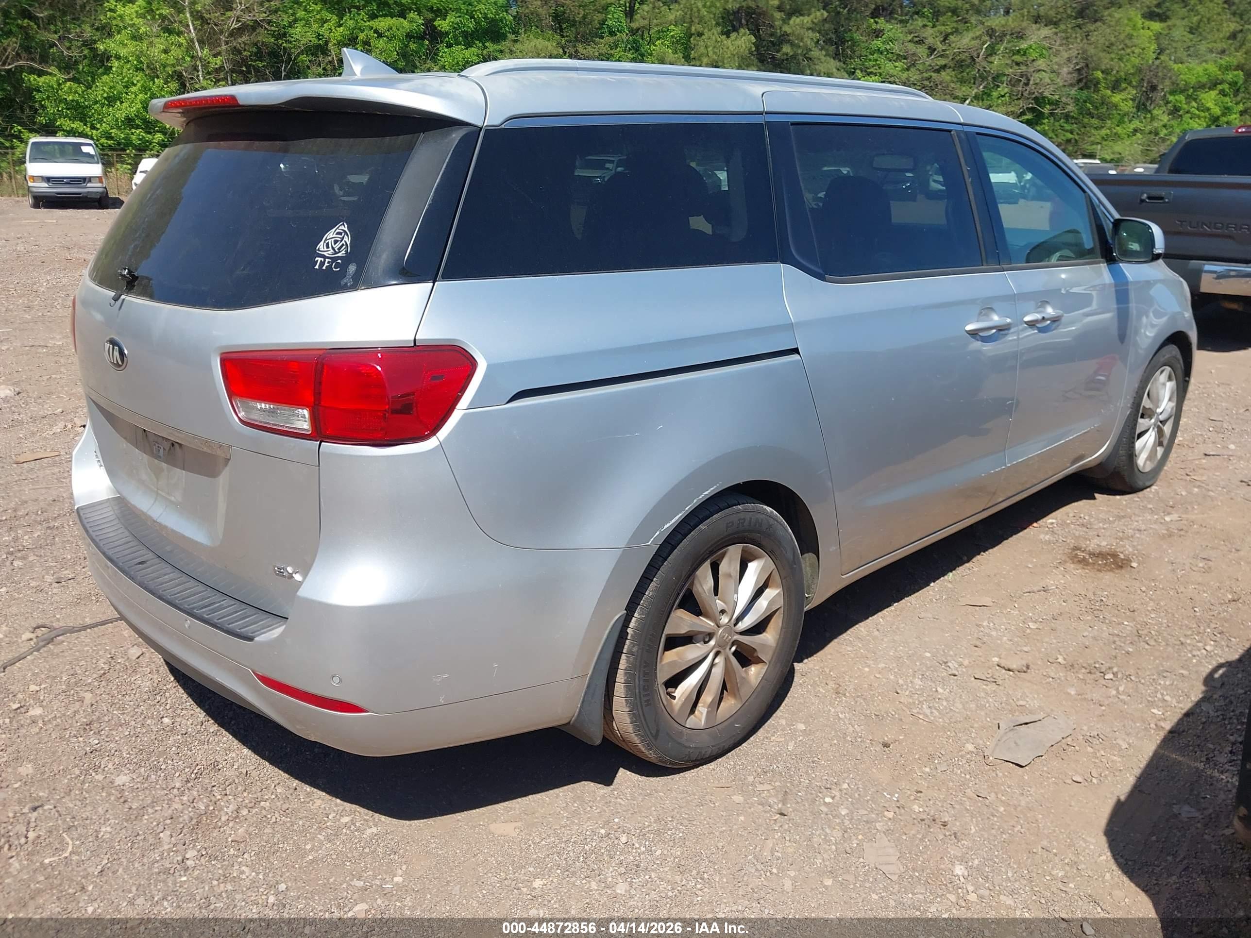 KIA SEDONA image 4