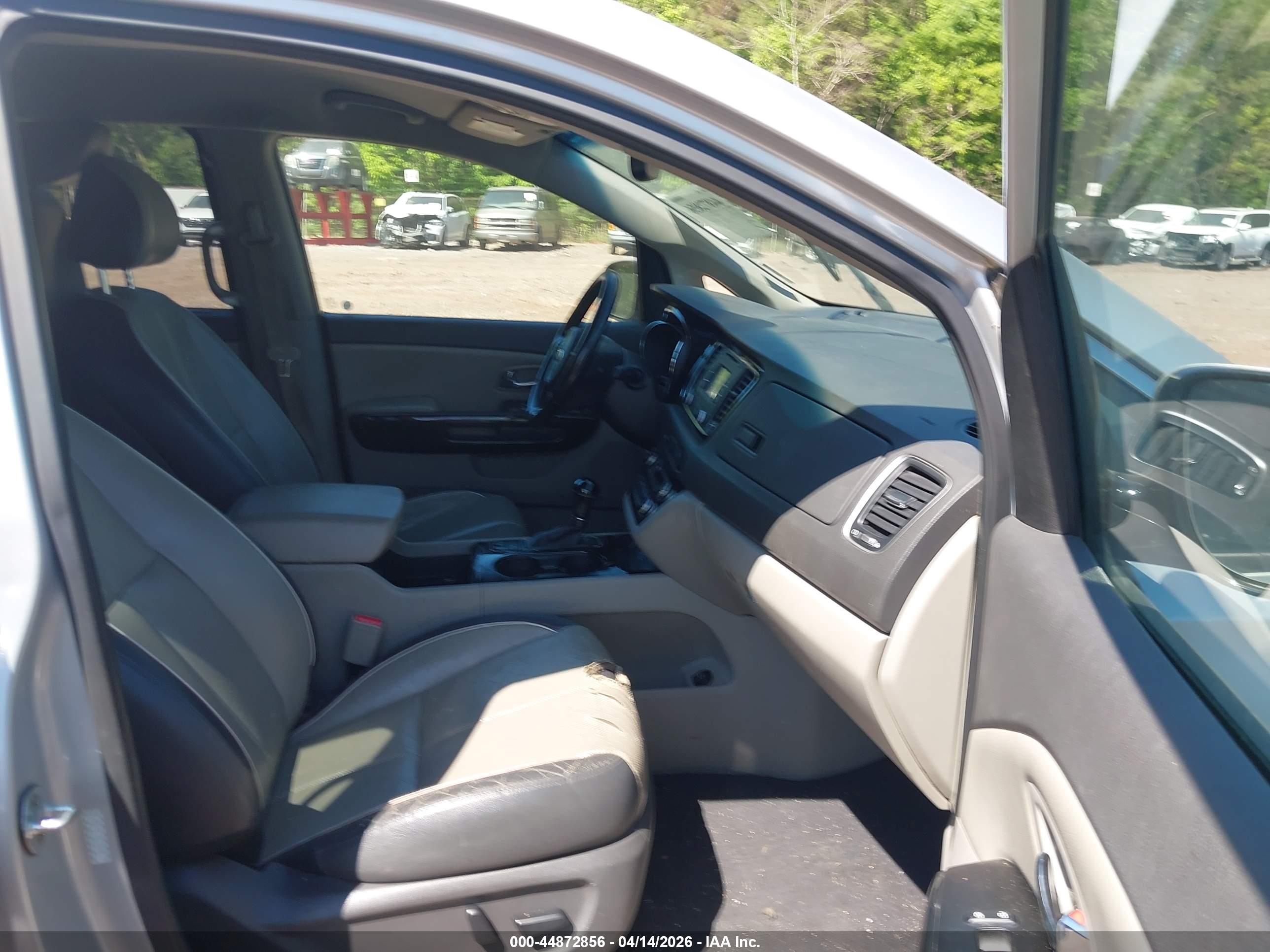 KIA SEDONA image 5
