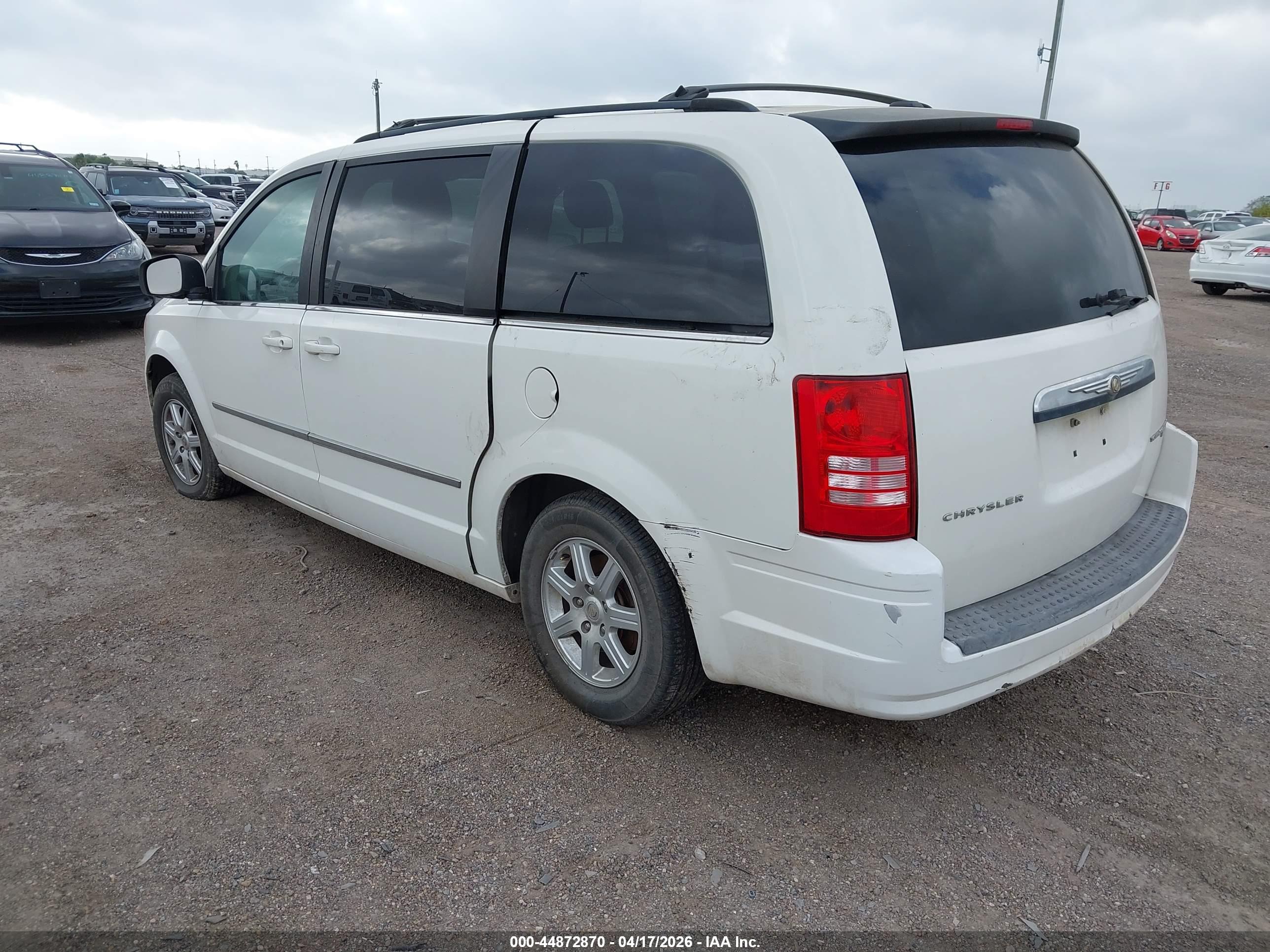 CHRYSLER TOWN image 3
