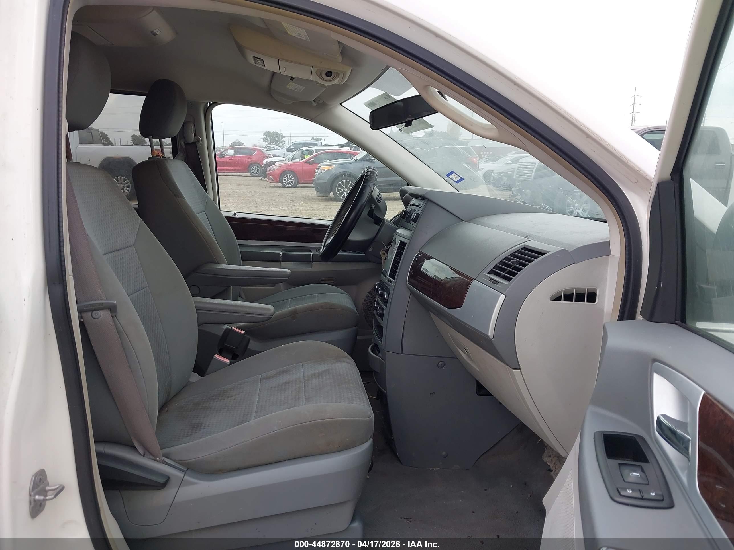 CHRYSLER TOWN image 5