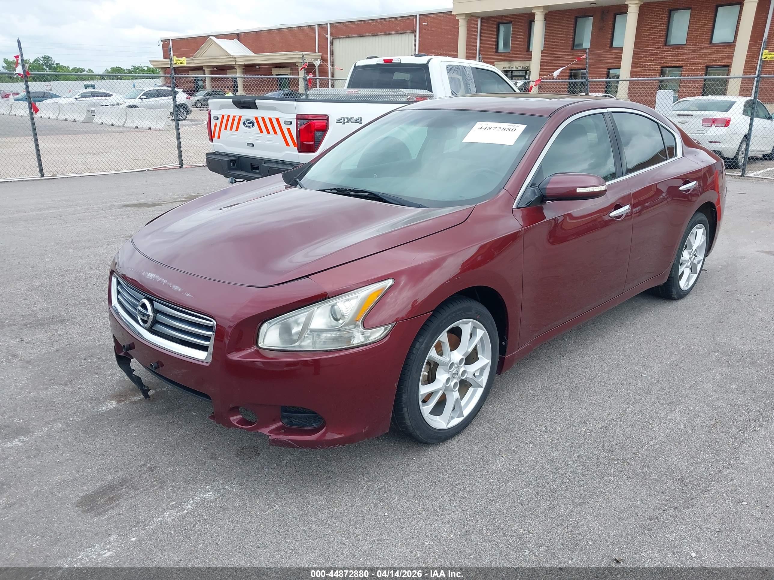 NISSAN MAXIMA image 2
