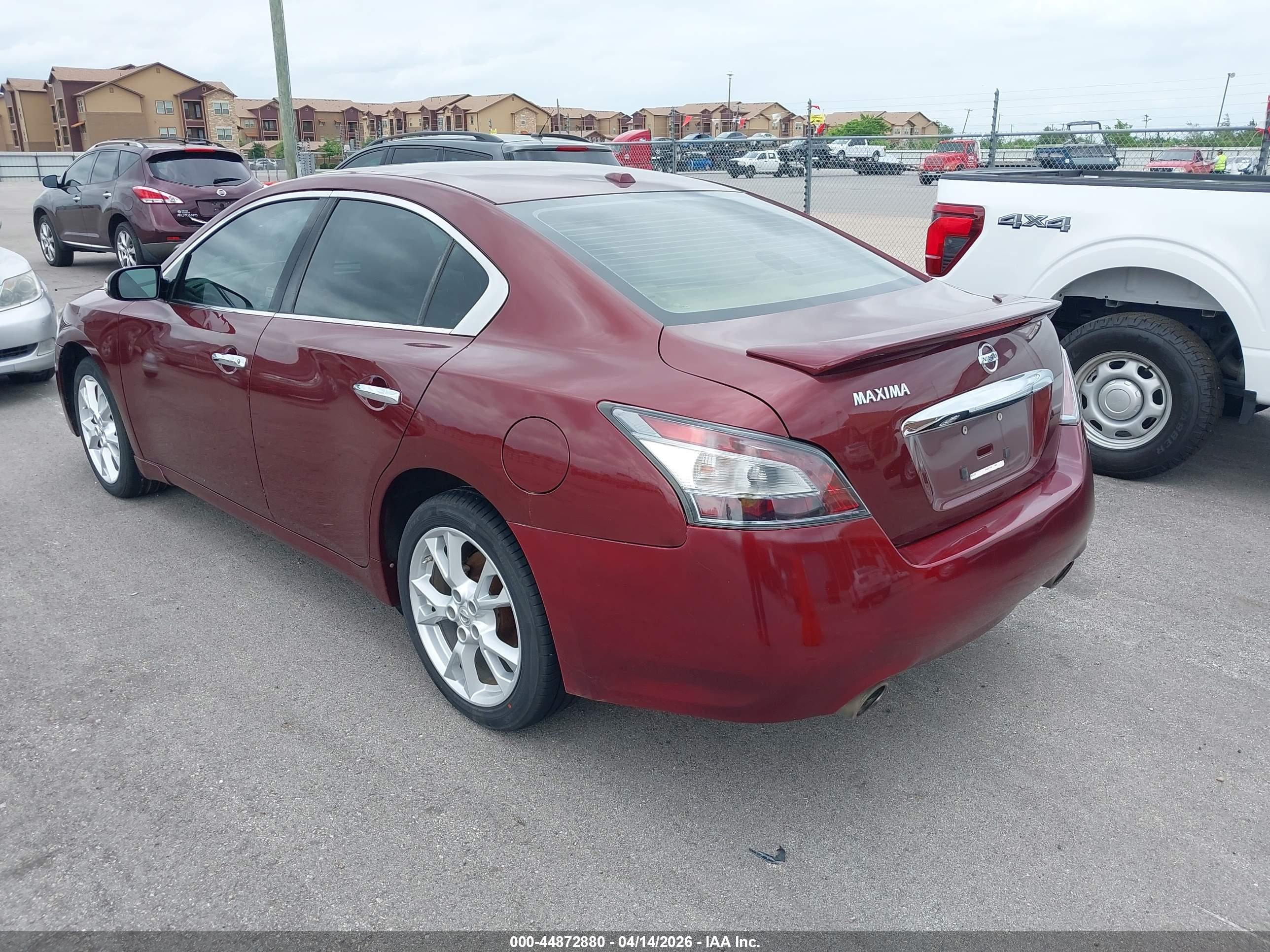 NISSAN MAXIMA image 3