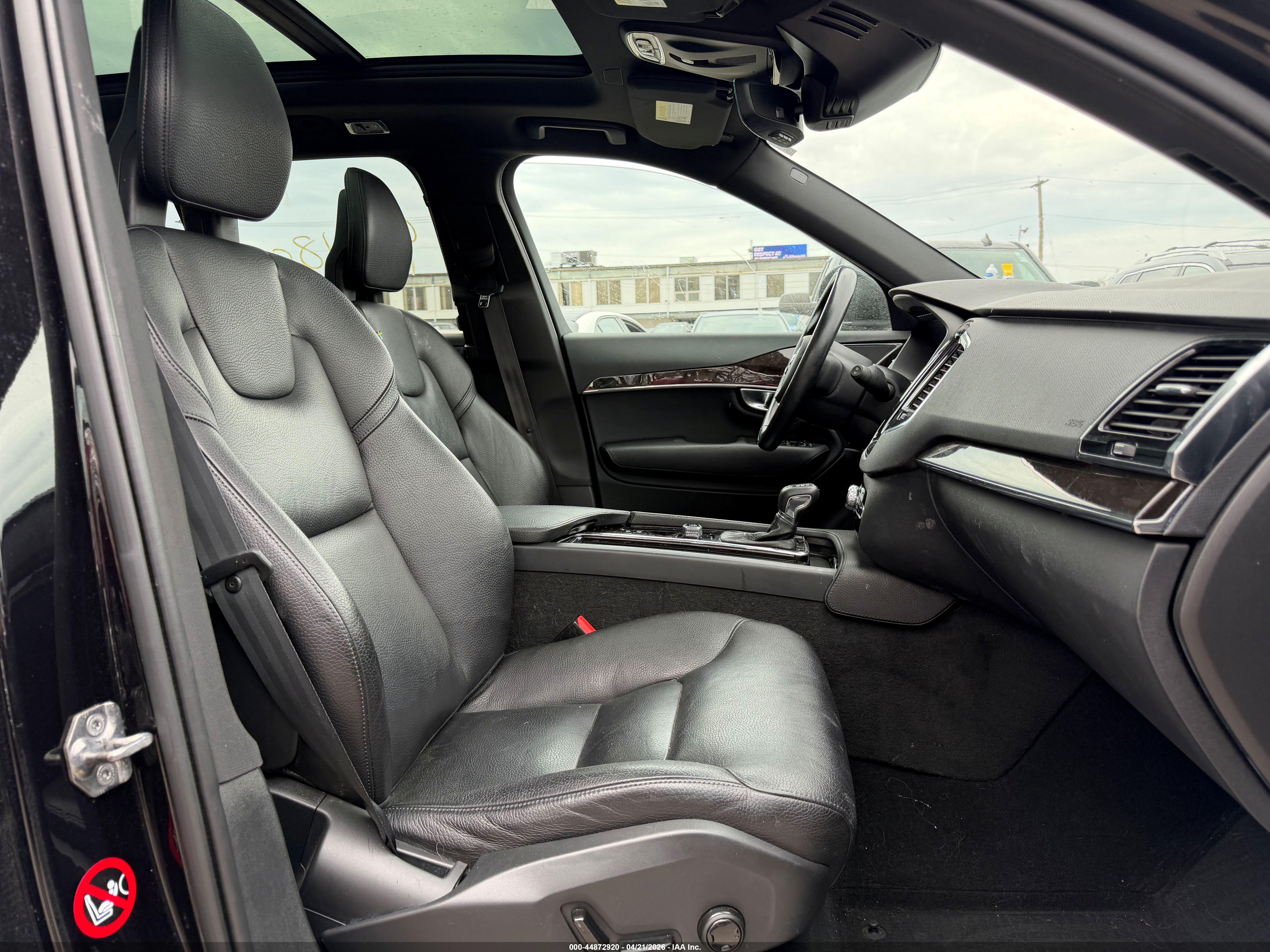 VOLVO XC90 image 5