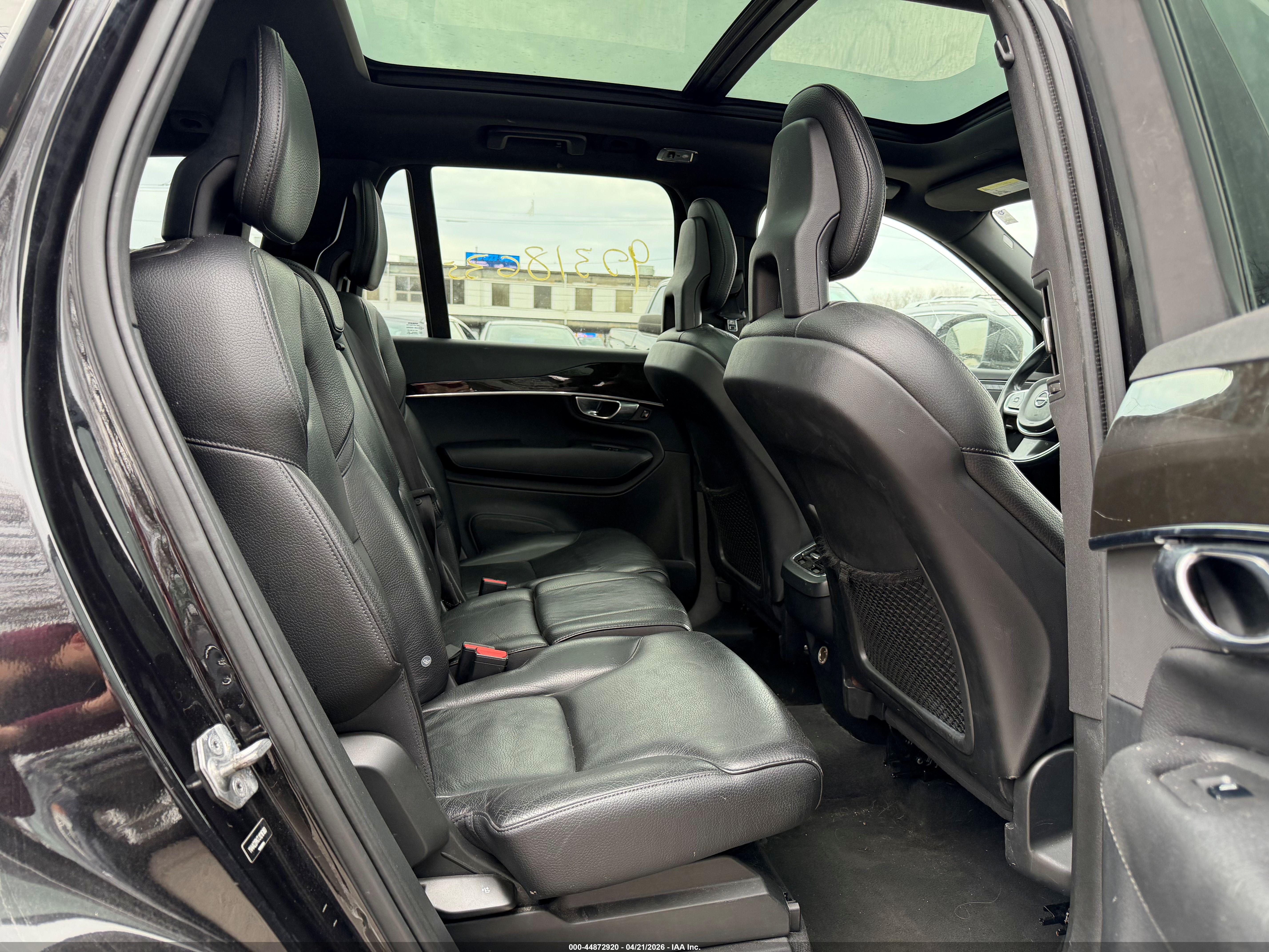 VOLVO XC90 image 8