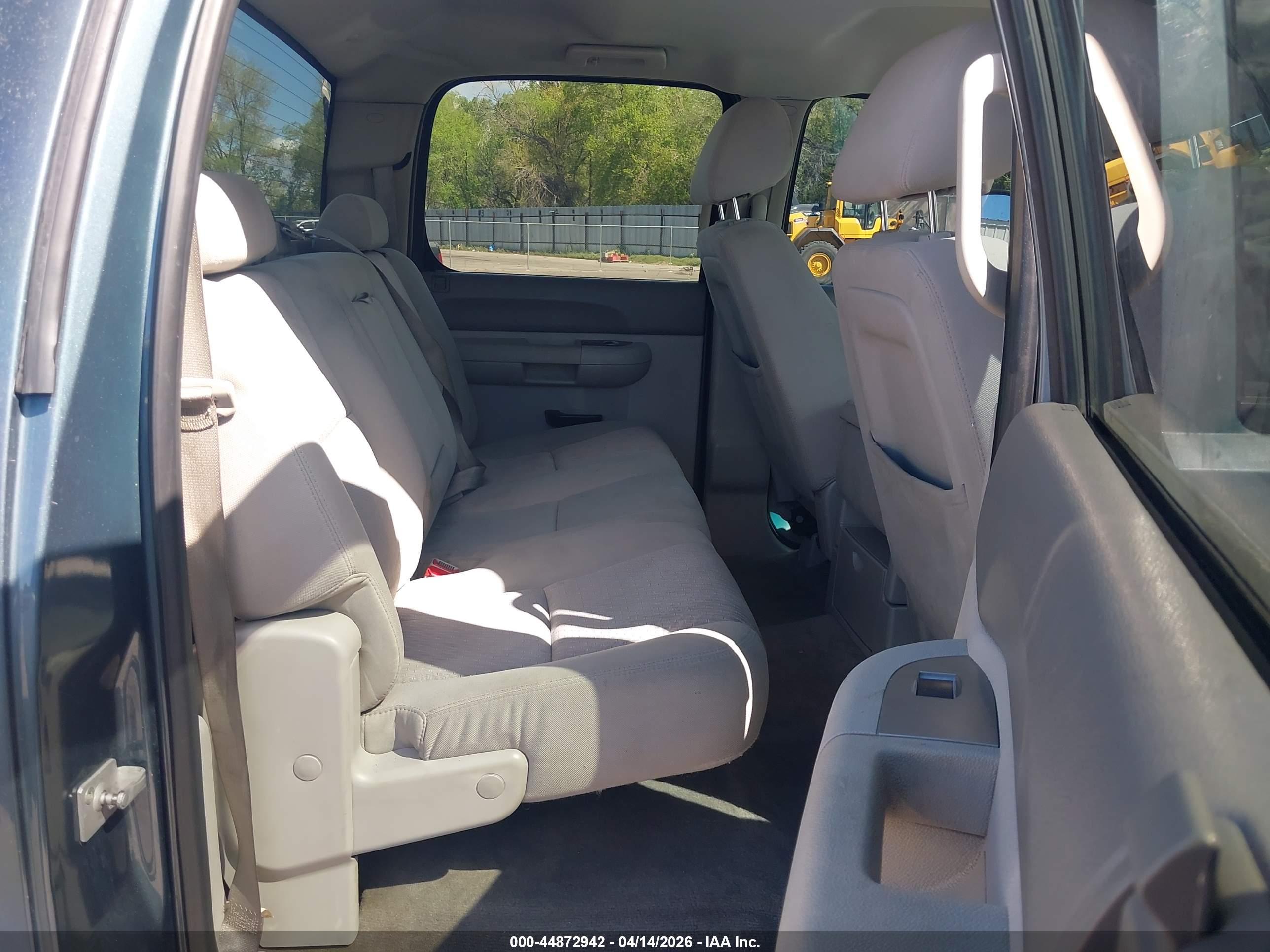 CHEVROLET SILVERADO image 8
