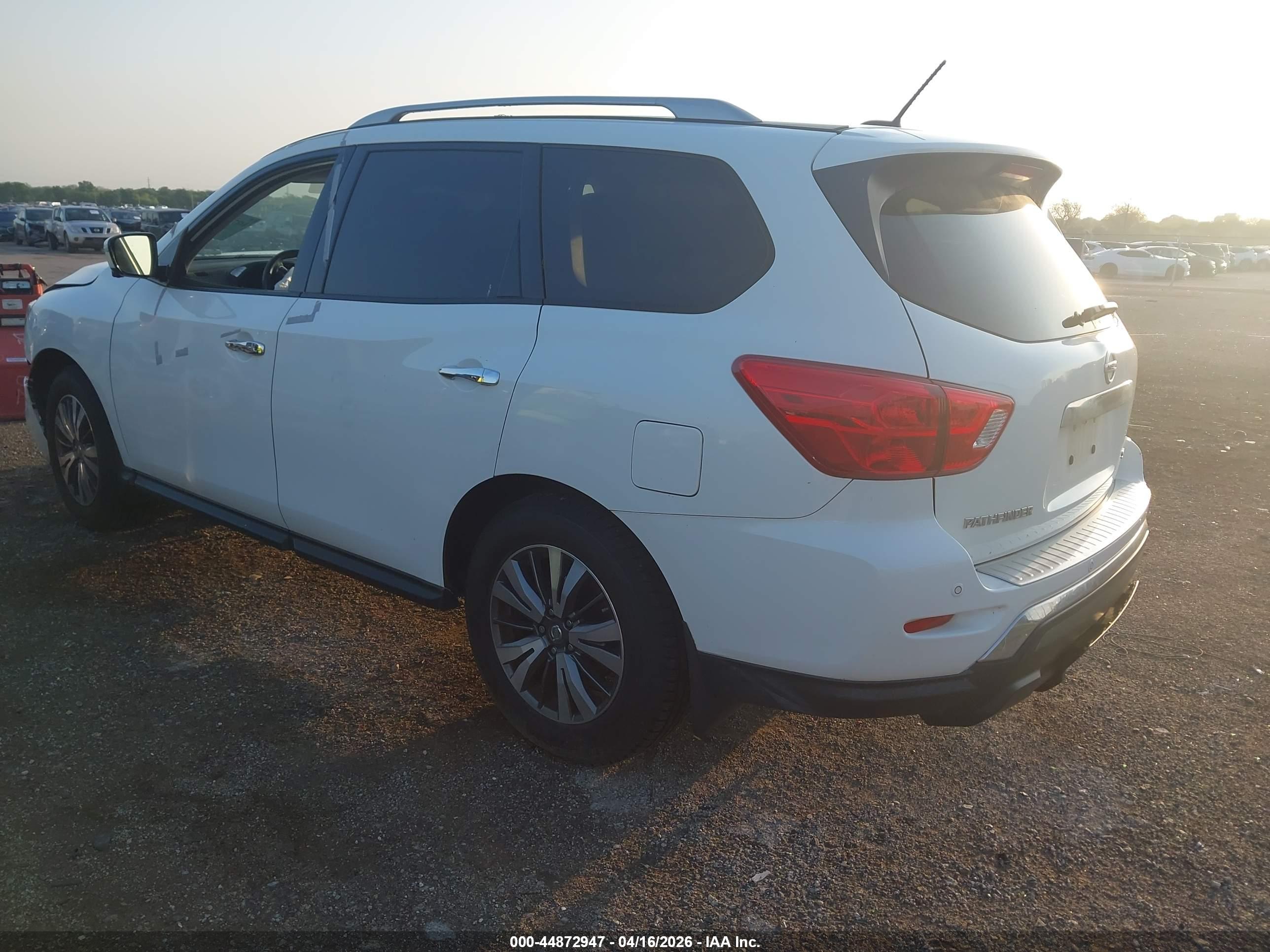NISSAN PATHFINDER image 3