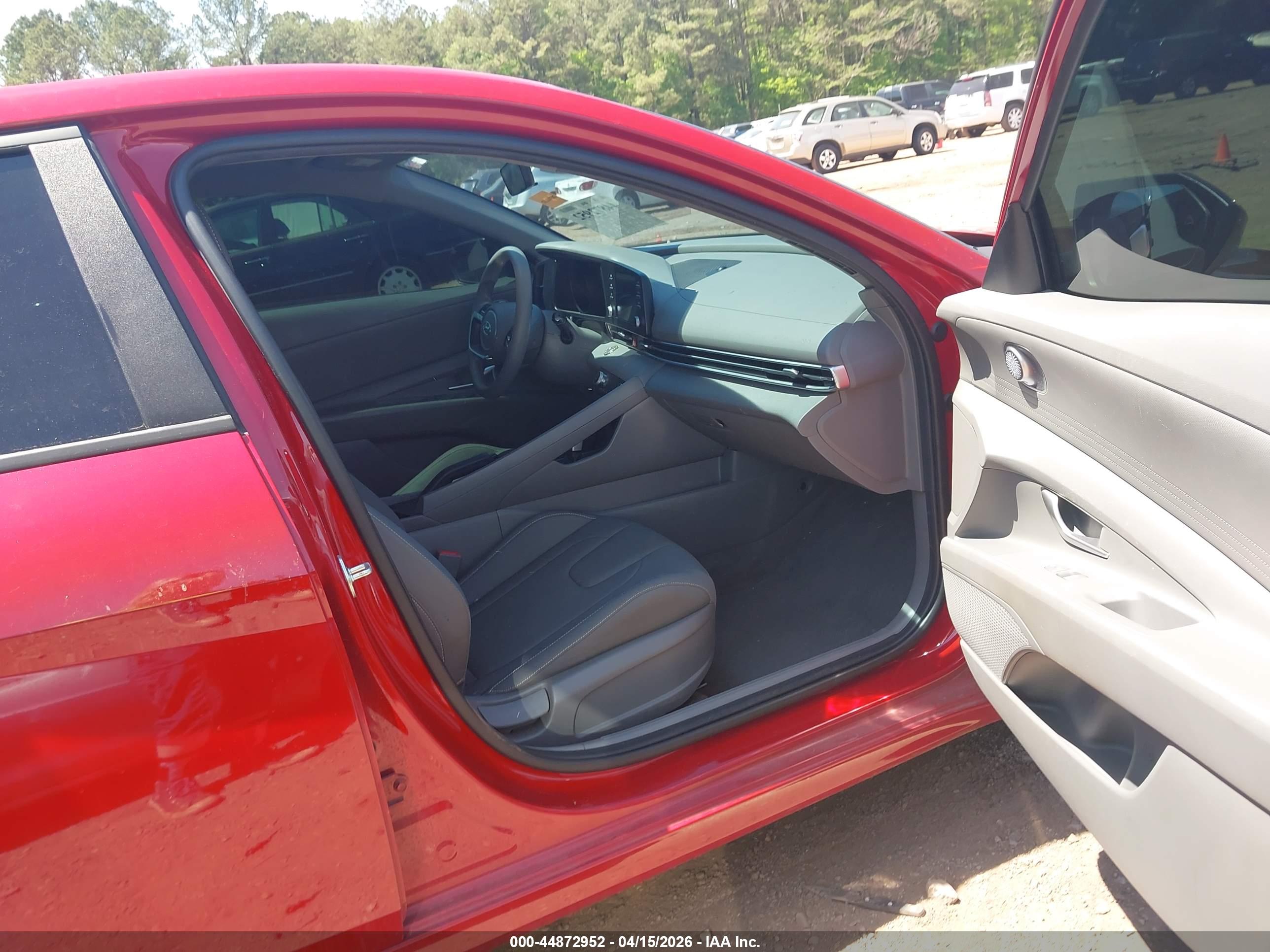 HYUNDAI ELANTRA image 5