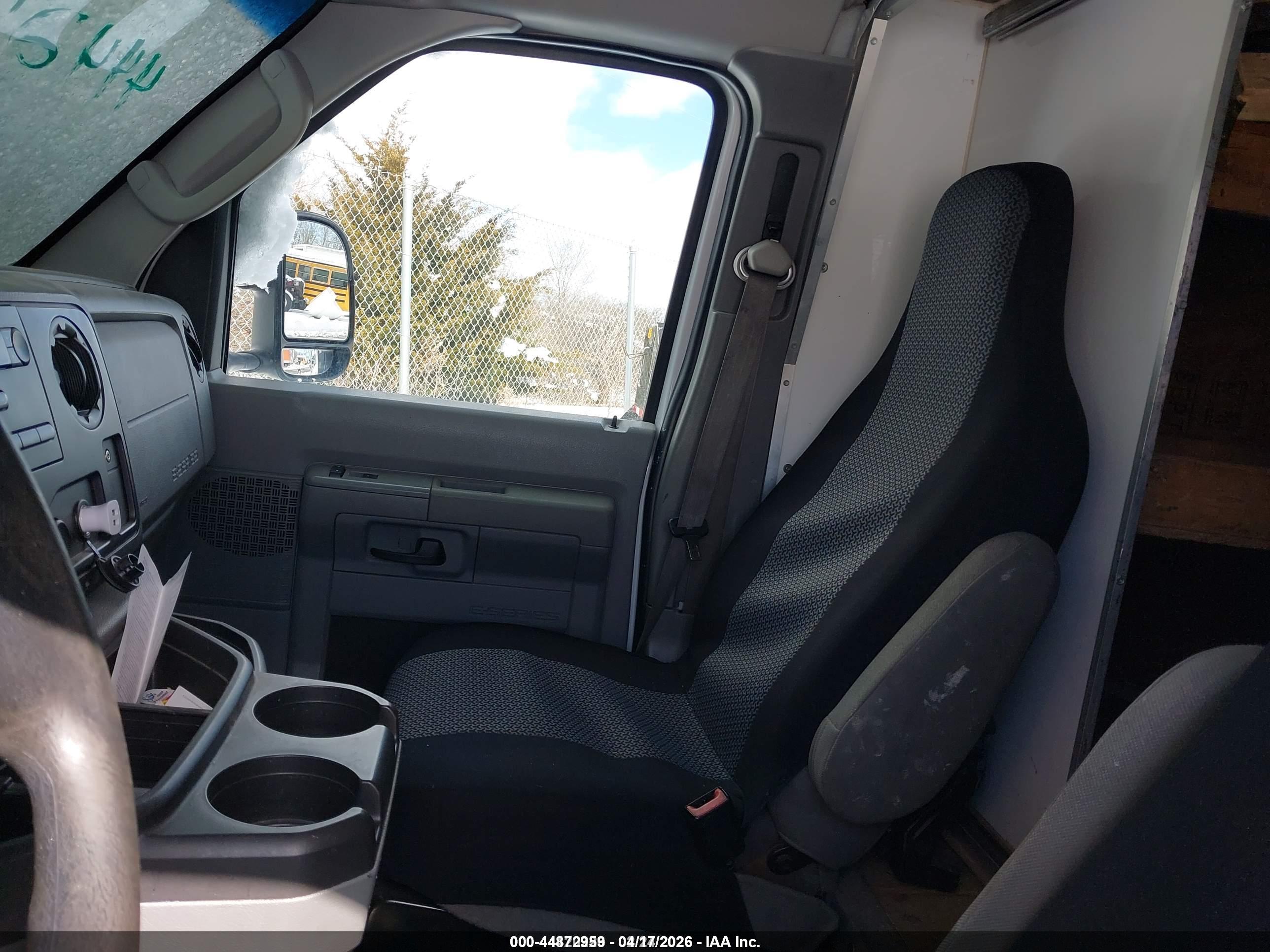 FORD E-350 image 8