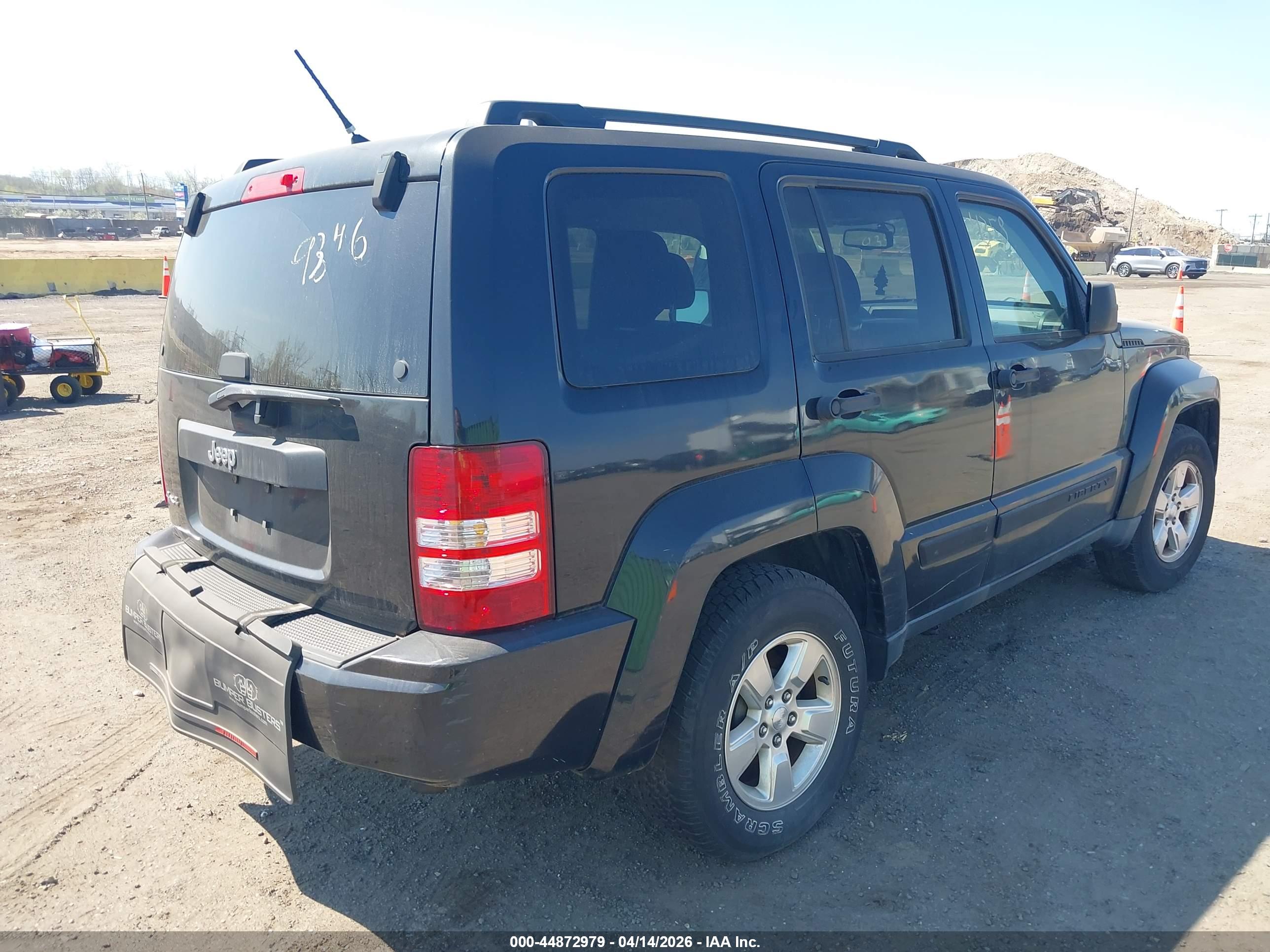 JEEP LIBERTY image 4