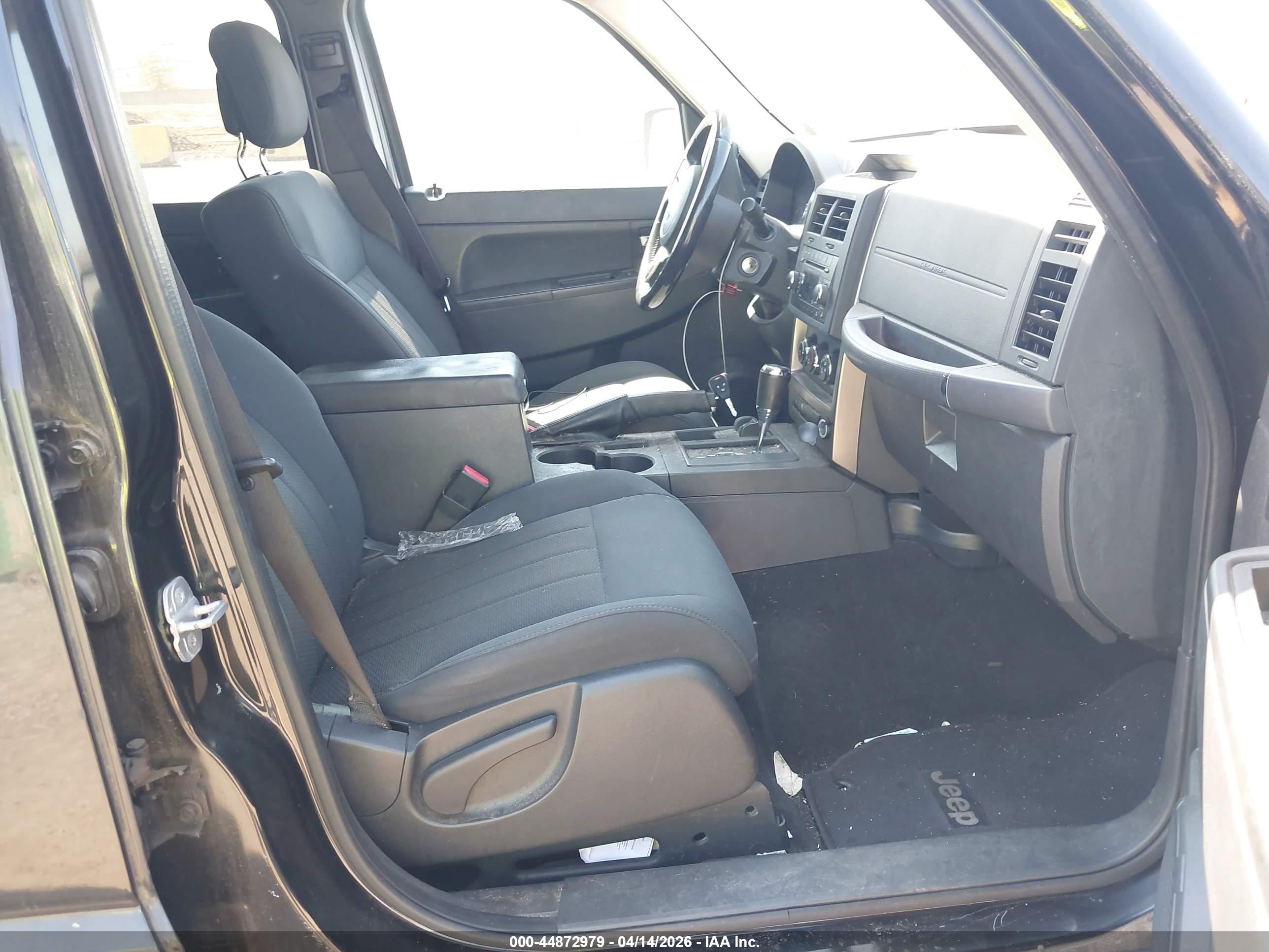 JEEP LIBERTY image 5