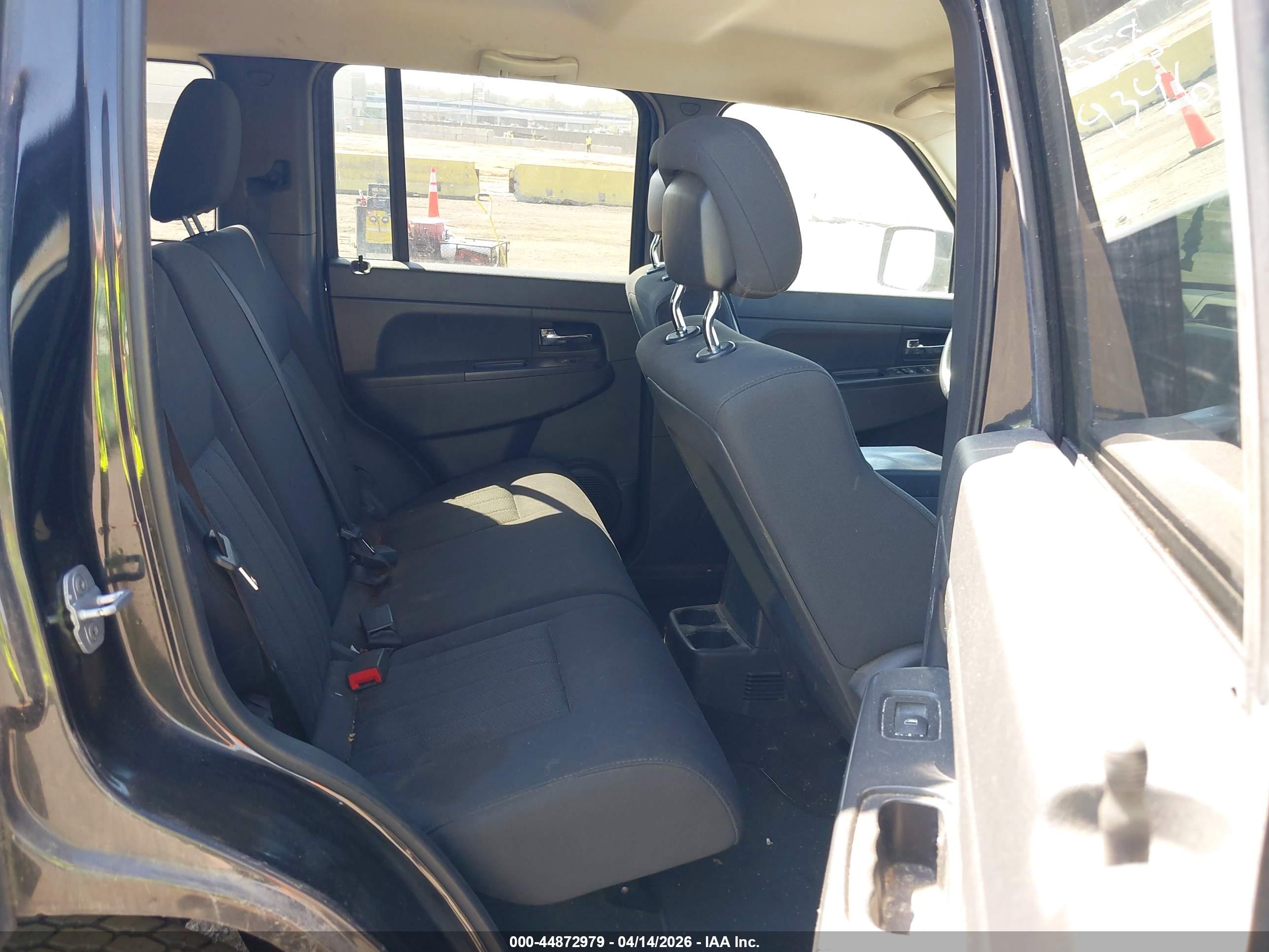 JEEP LIBERTY image 8