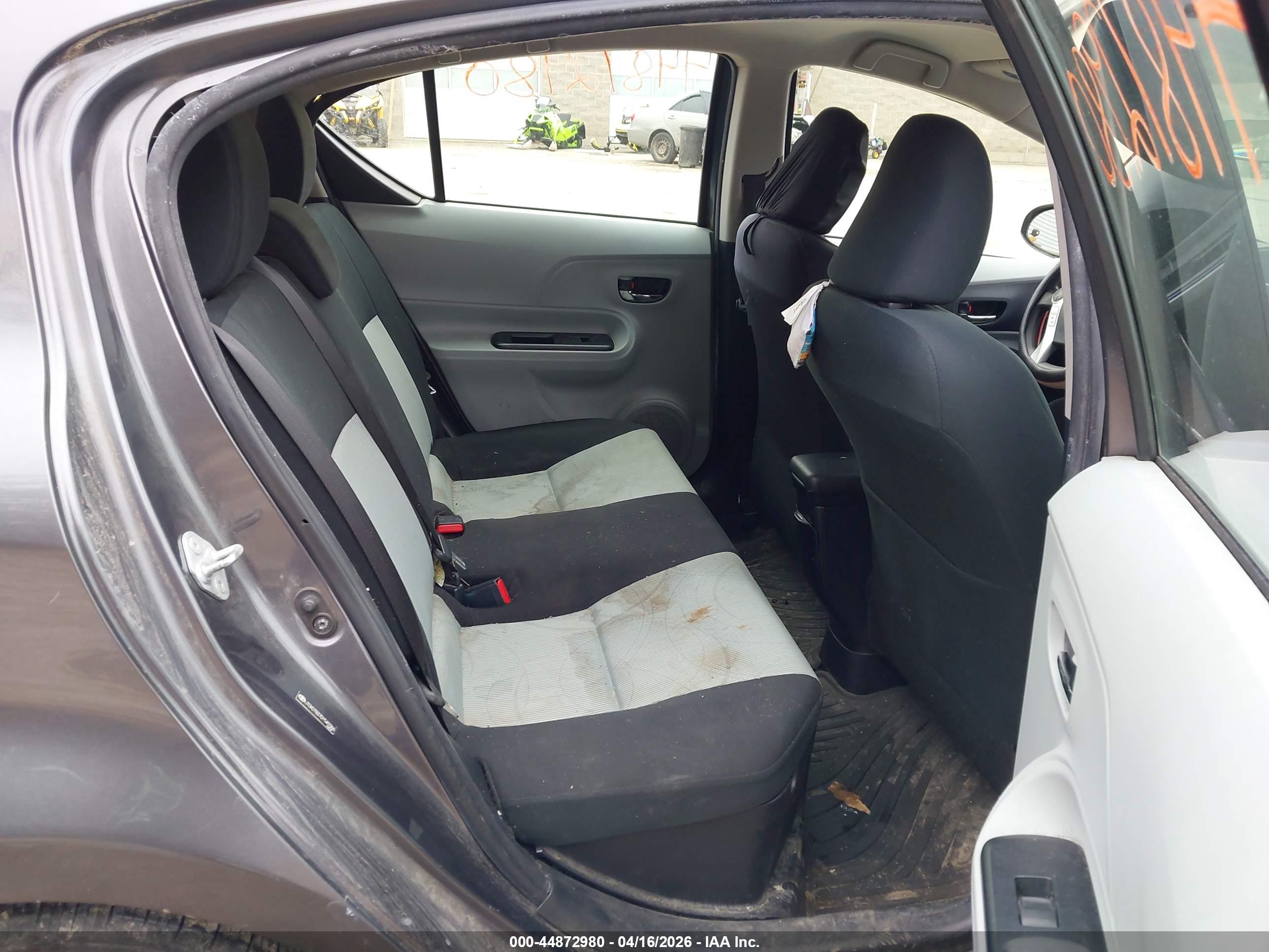 TOYOTA PRIUS image 8
