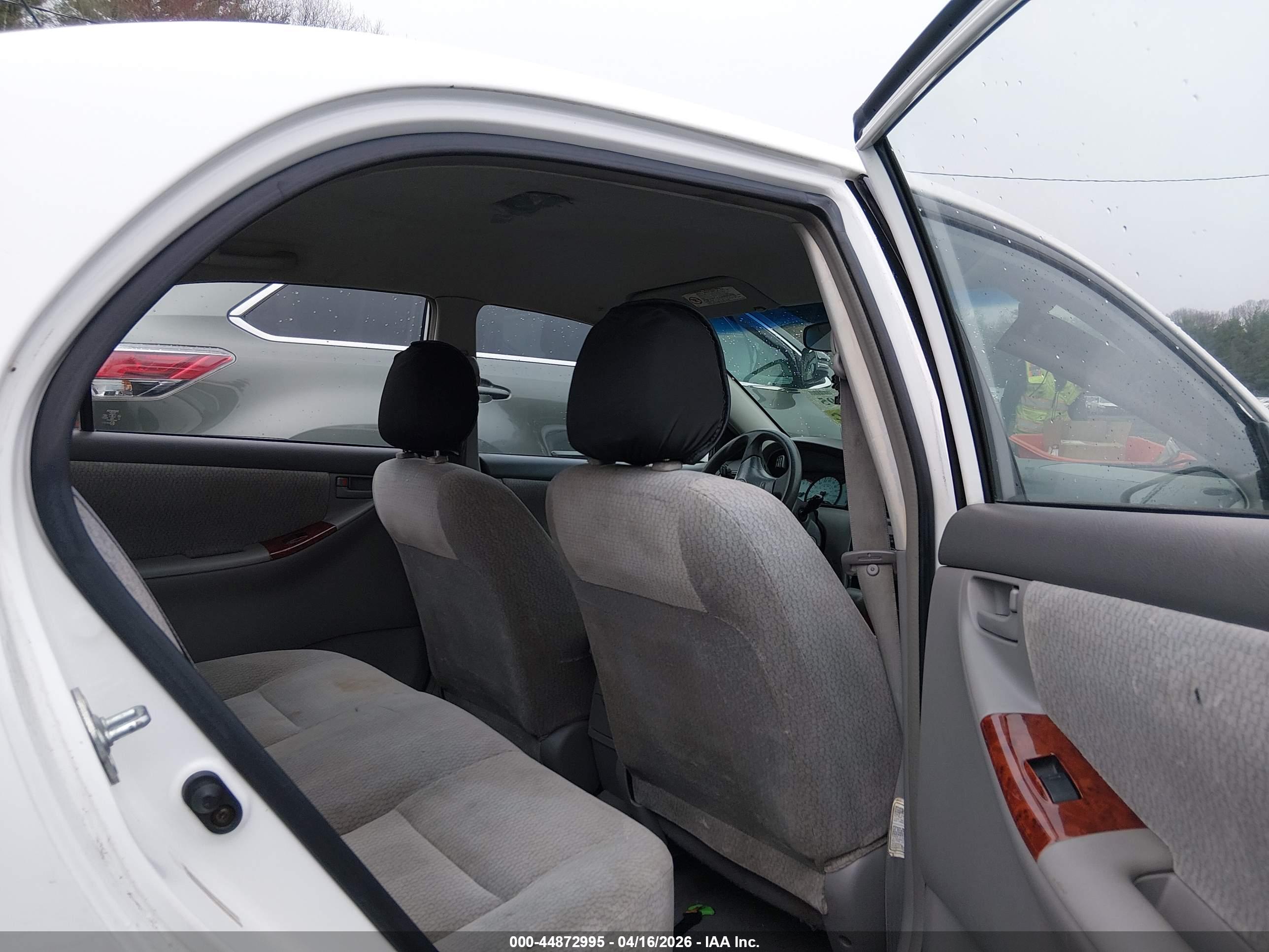 TOYOTA COROLLA image 8
