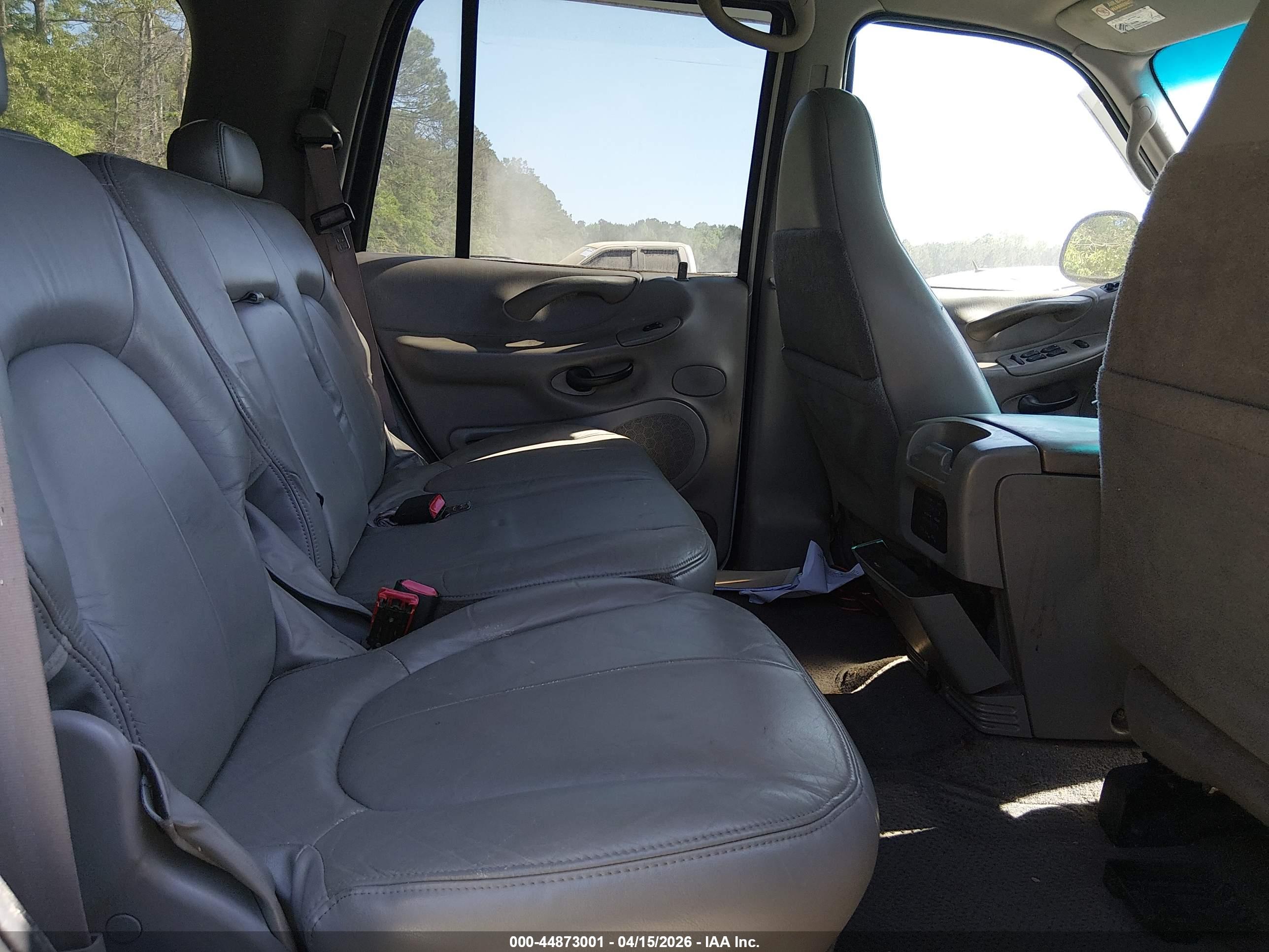 FORD EXPEDITION image 8