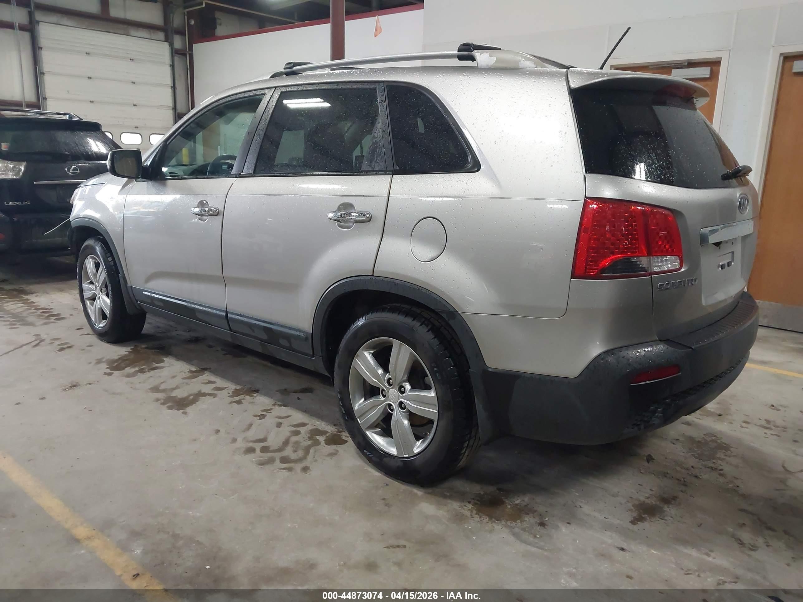 KIA SORENTO image 3