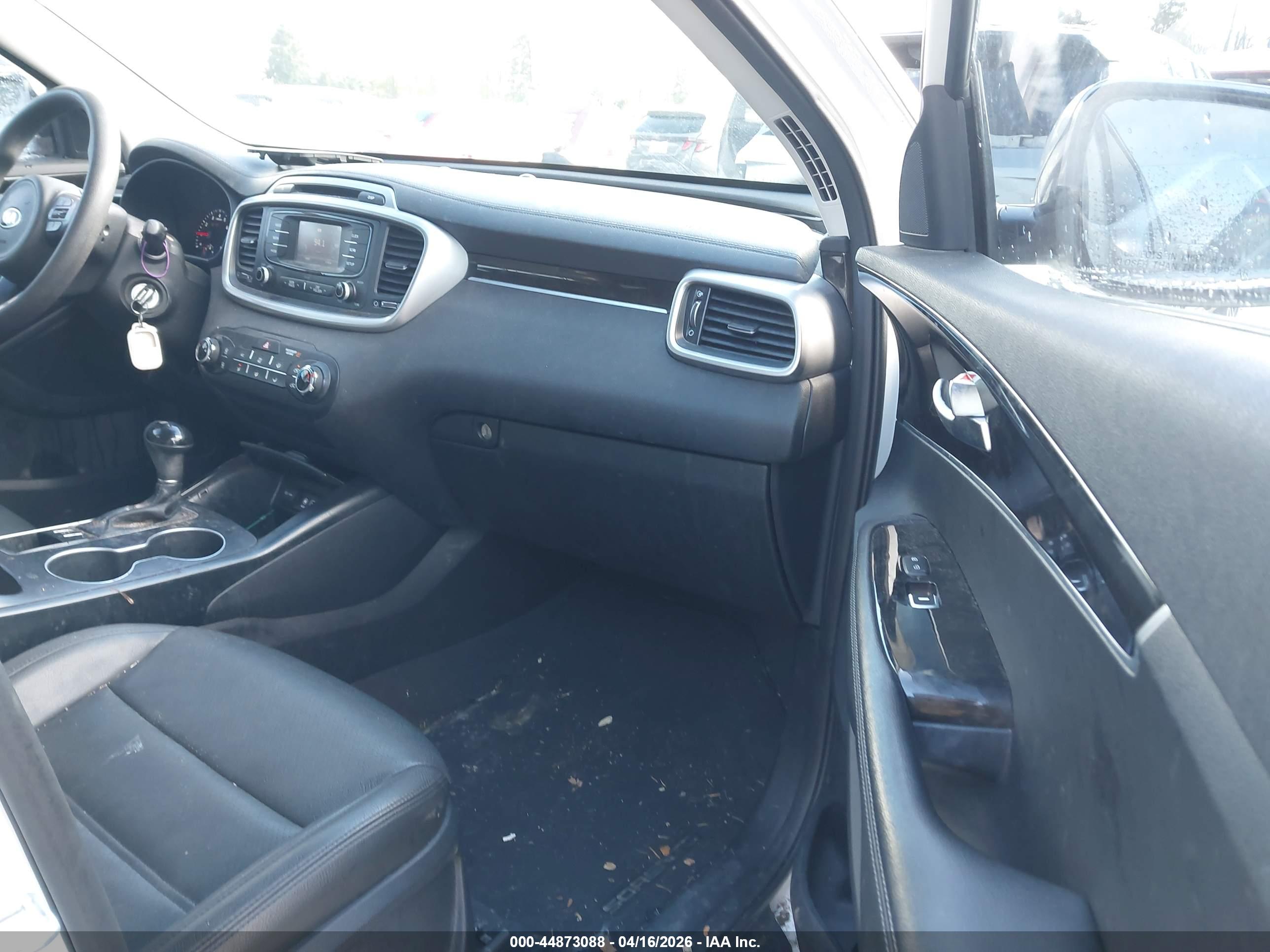 KIA SORENTO image 5