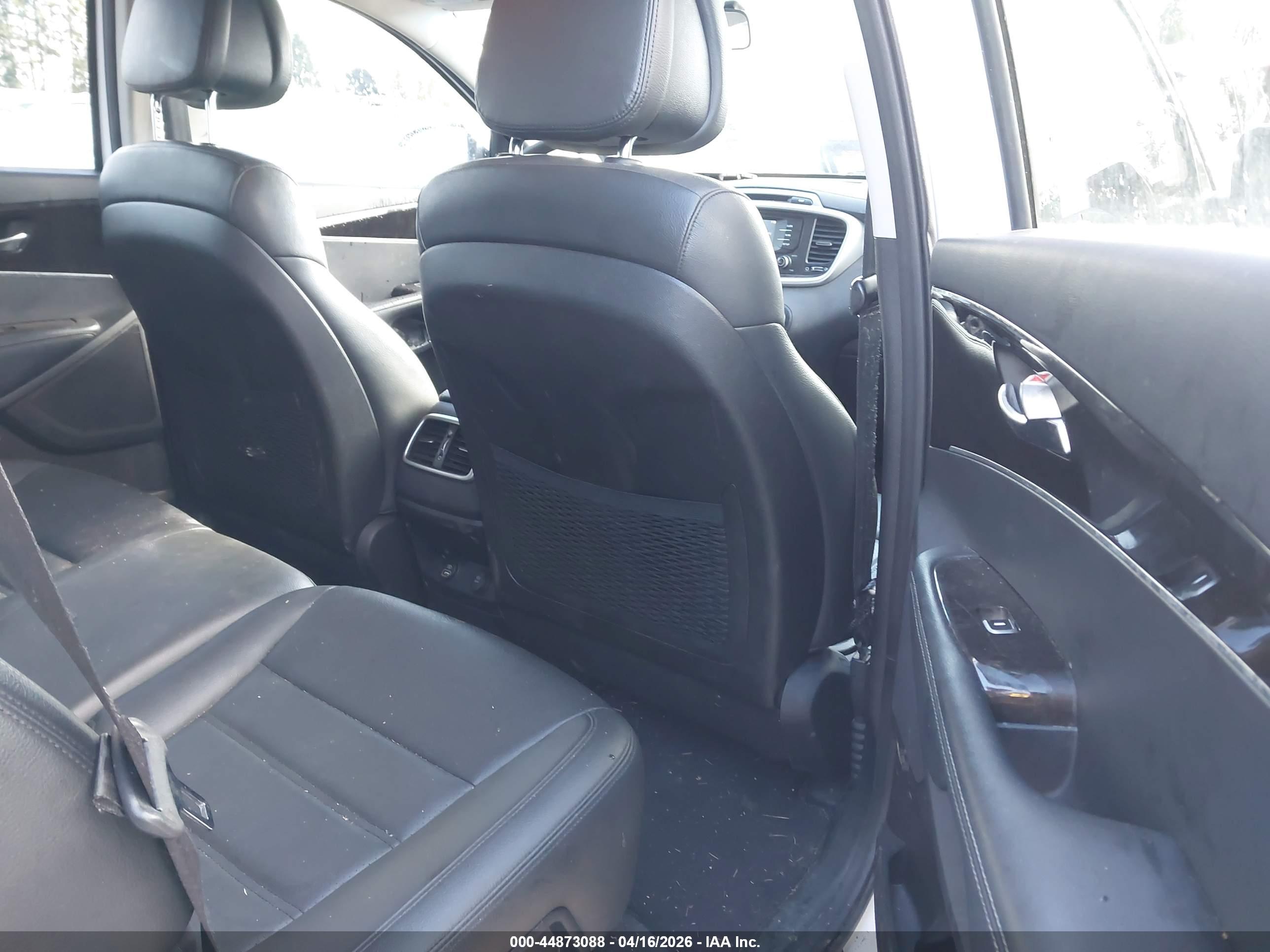 KIA SORENTO image 8