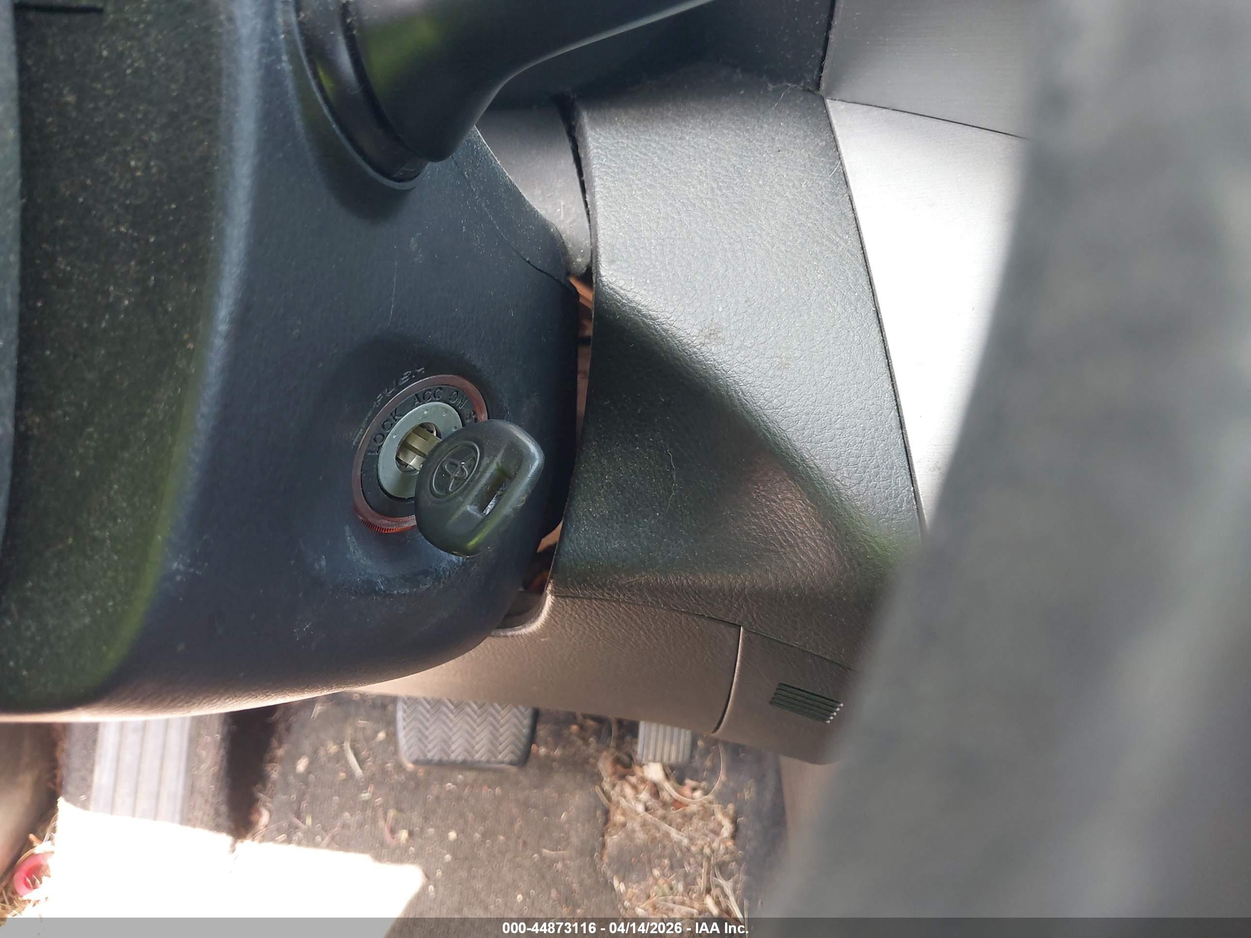 TOYOTA RAV4 image 11