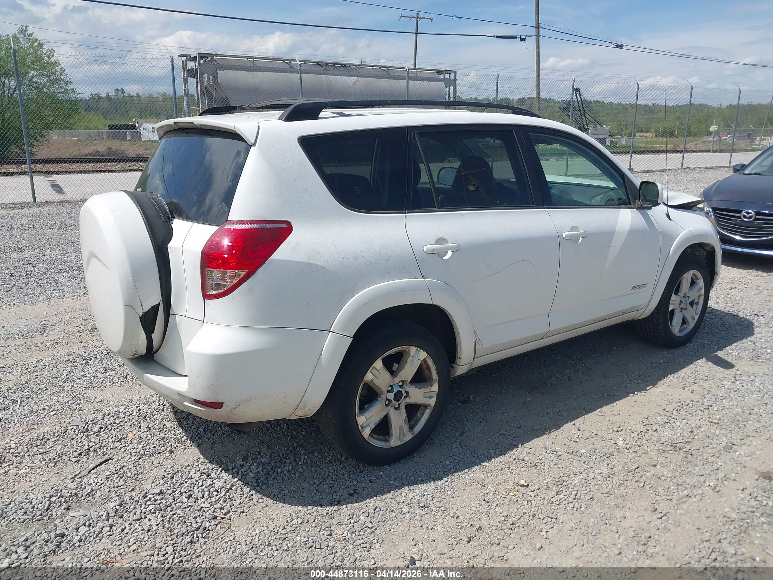 TOYOTA RAV4 image 4