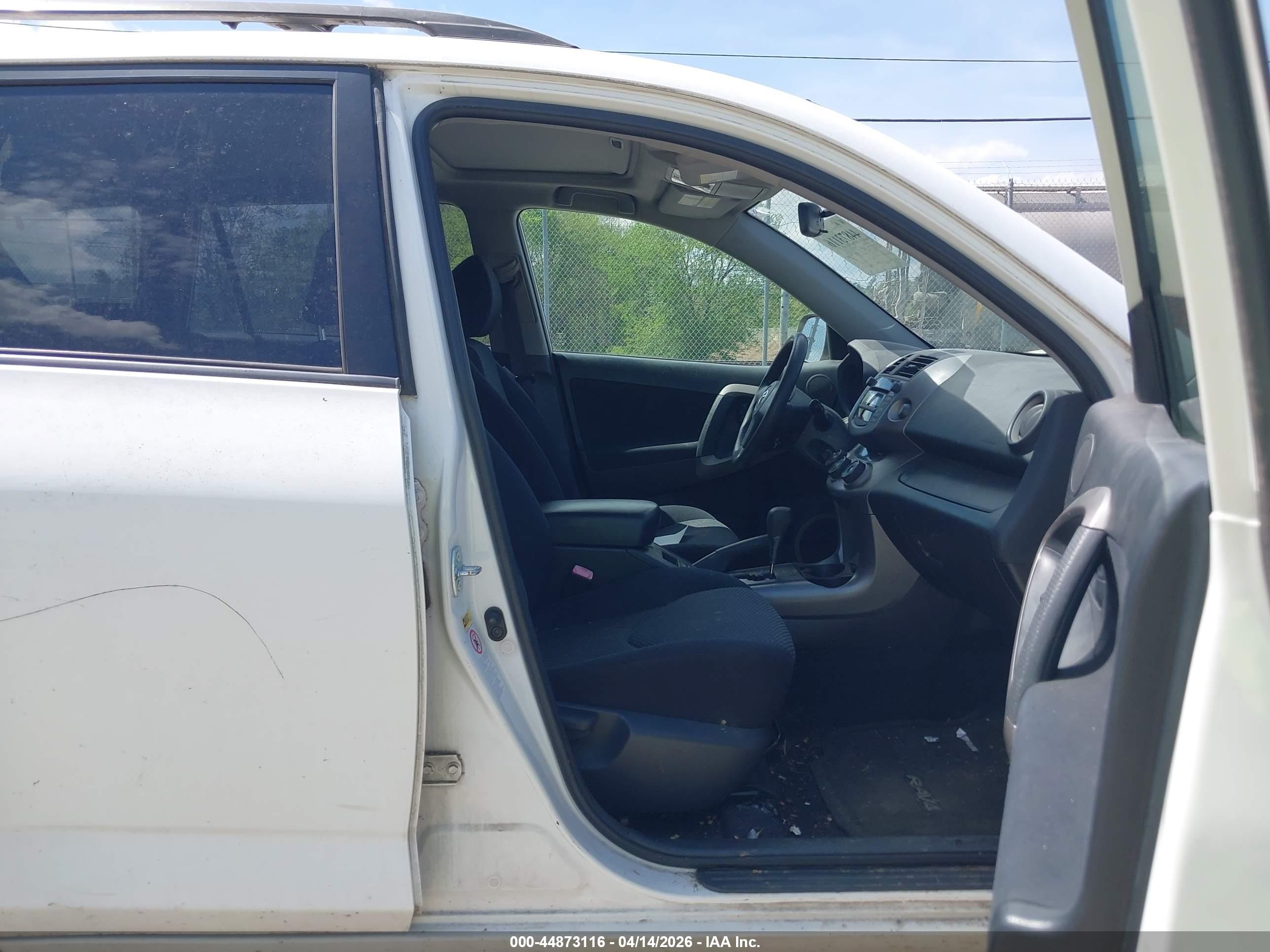 TOYOTA RAV4 image 5