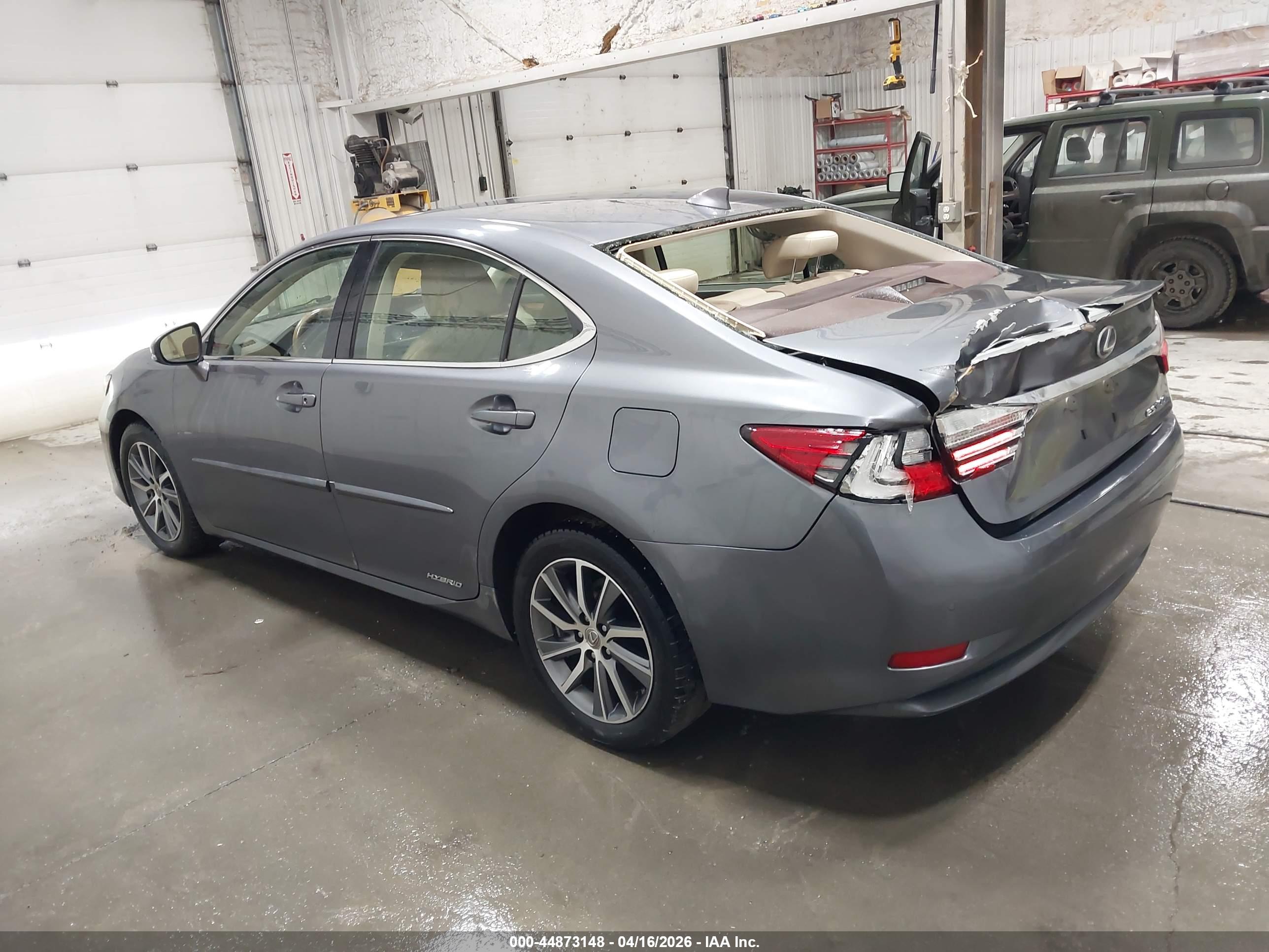 LEXUS ES image 3