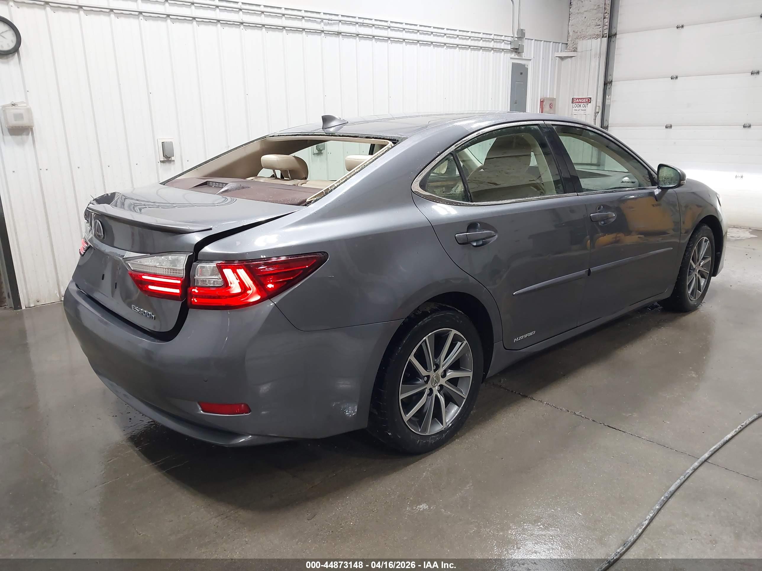 LEXUS ES image 4
