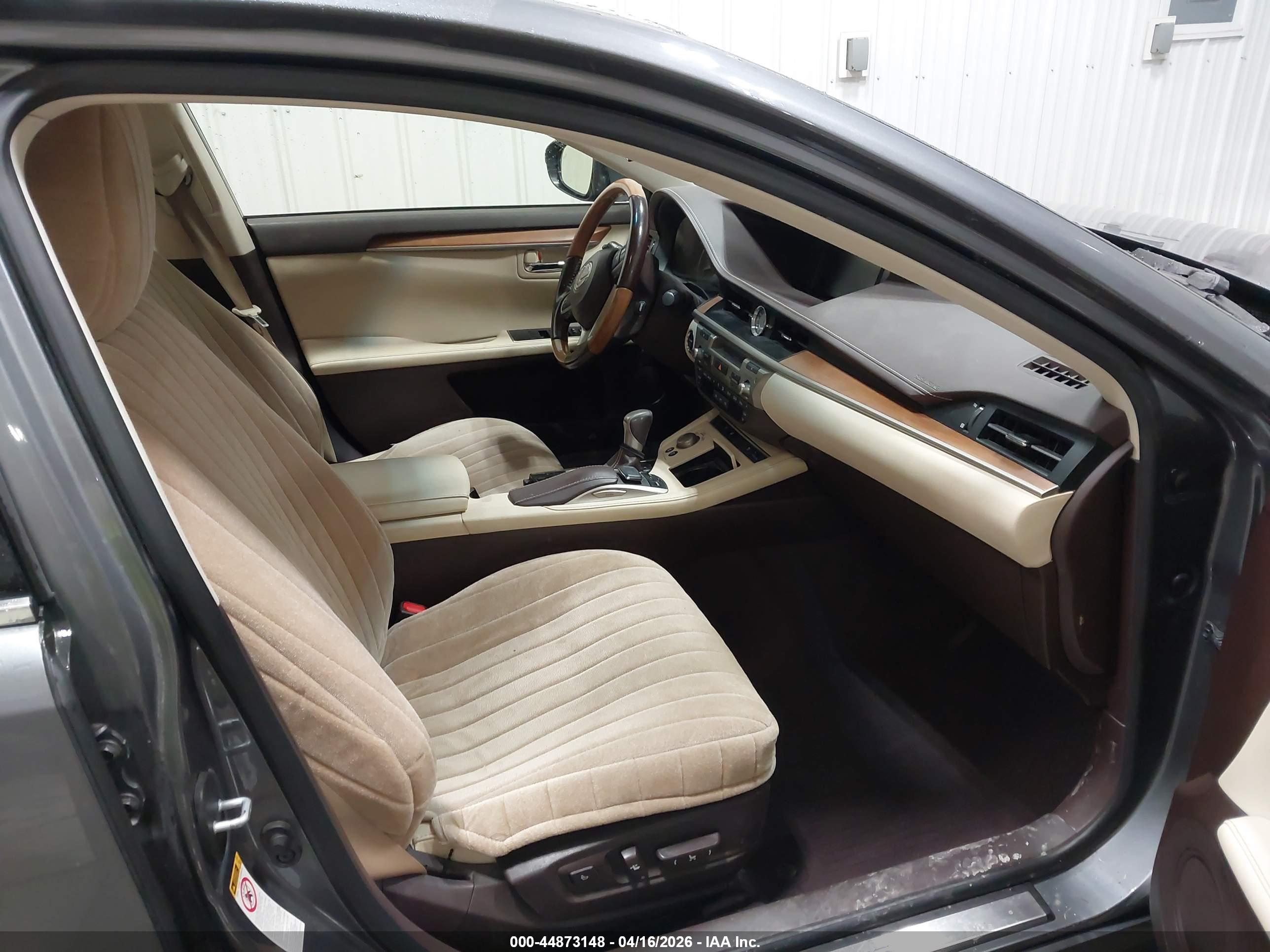 LEXUS ES image 5