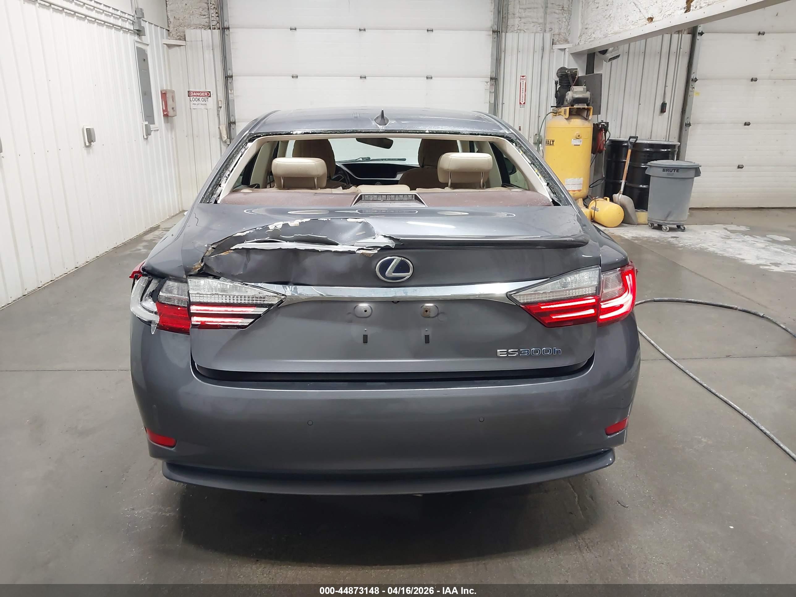 LEXUS ES image 6