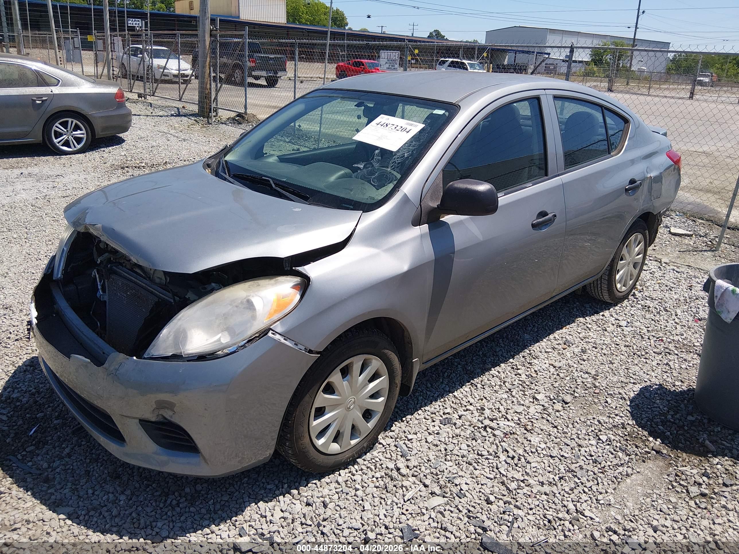 NISSAN VERSA image 2