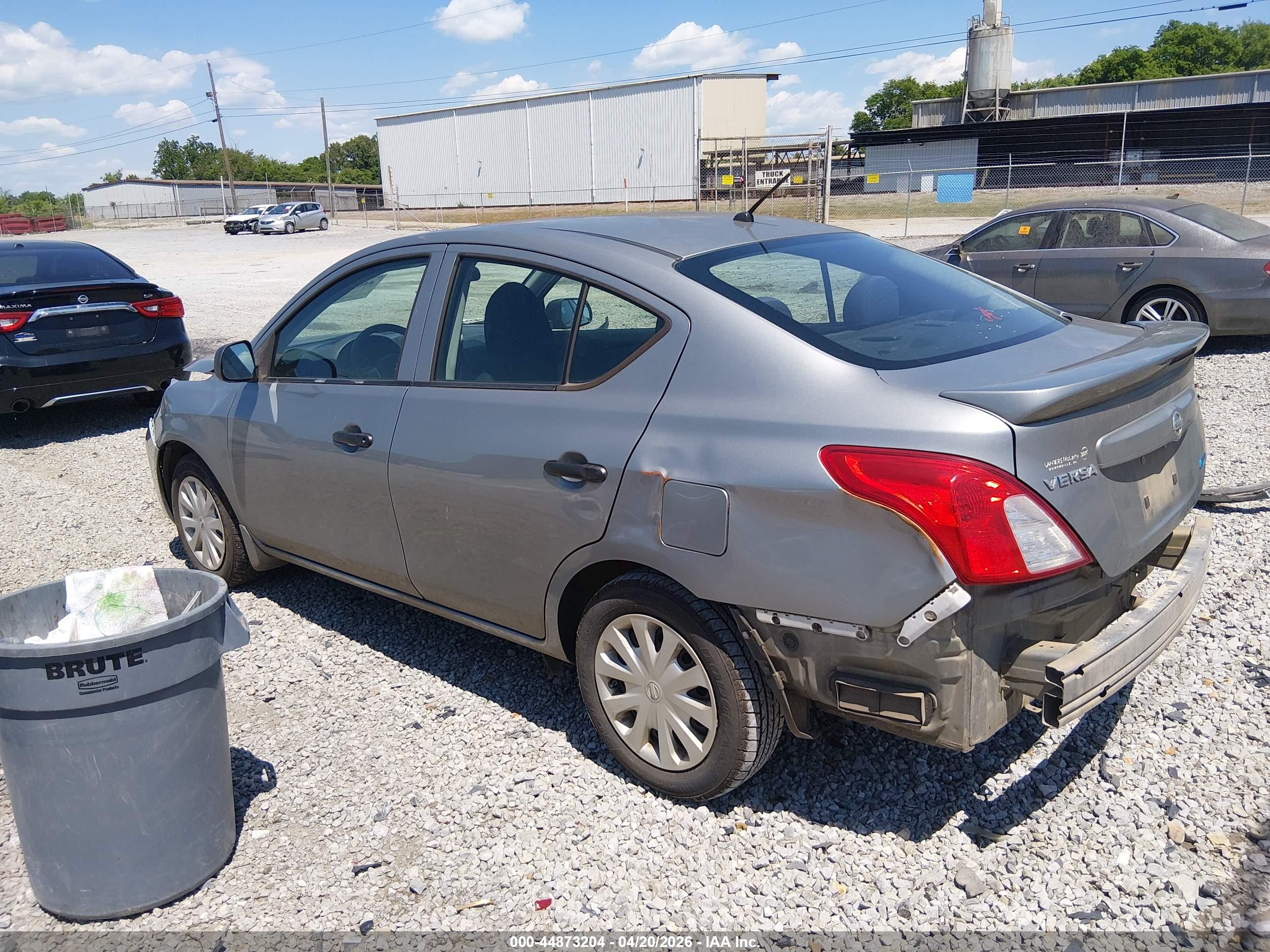 NISSAN VERSA image 3
