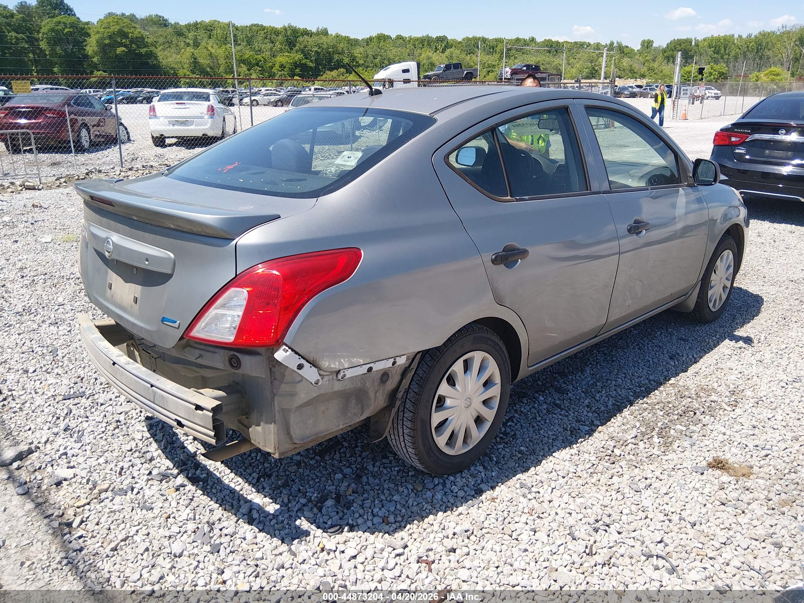 NISSAN VERSA image 4