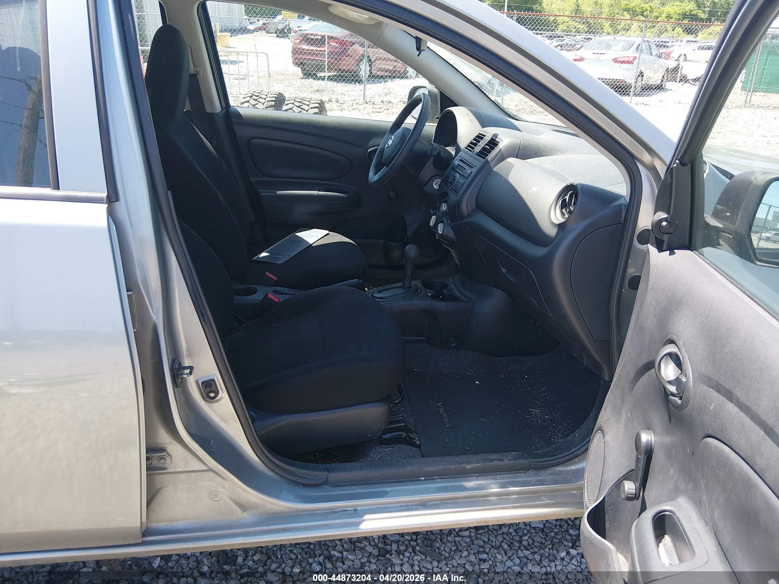 NISSAN VERSA image 5
