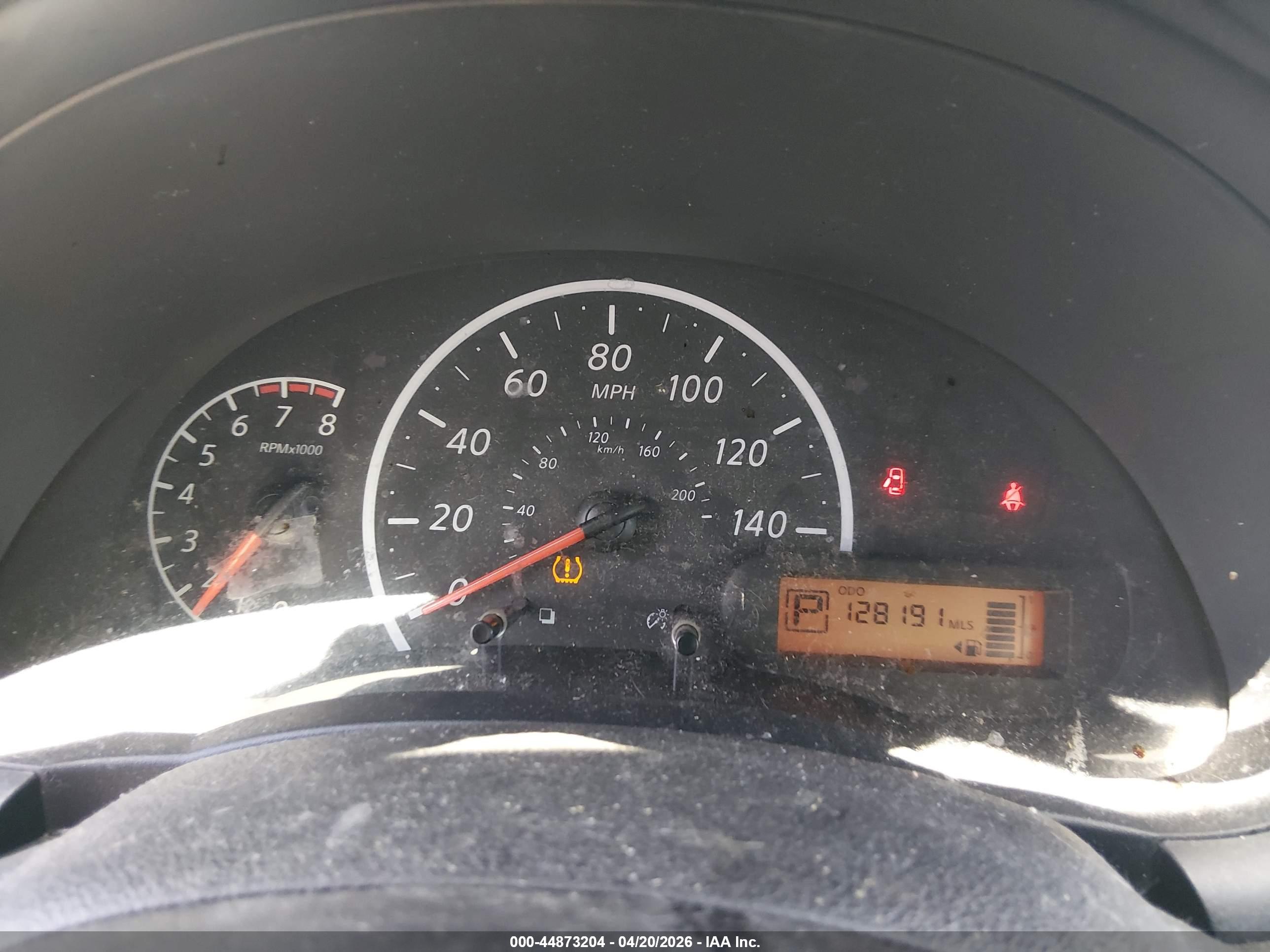 NISSAN VERSA image 7