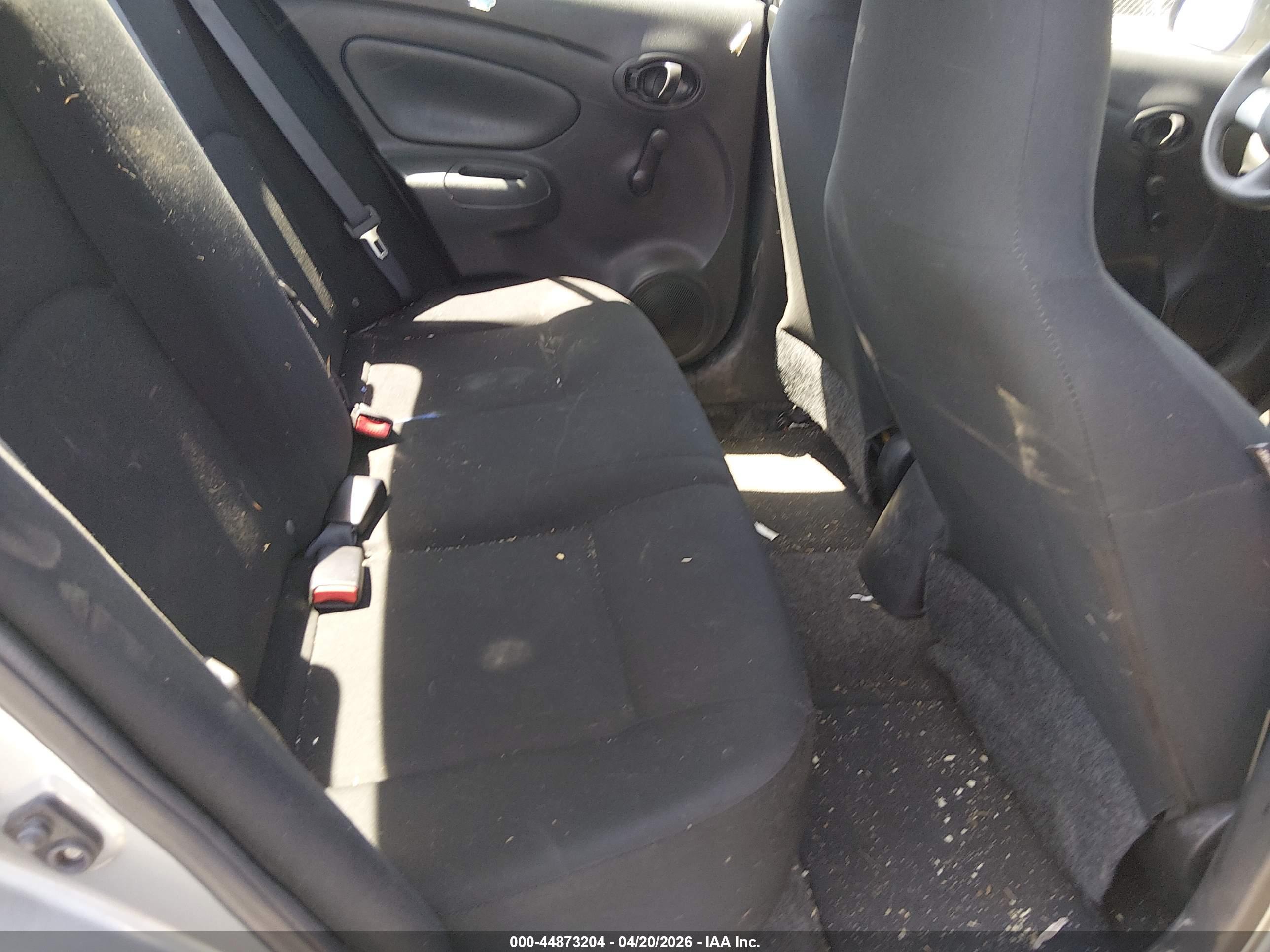 NISSAN VERSA image 8