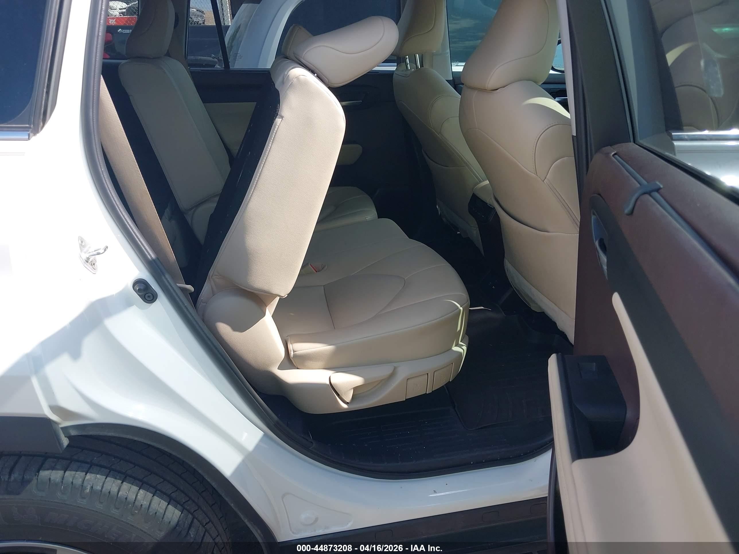 TOYOTA HIGHLANDER image 8