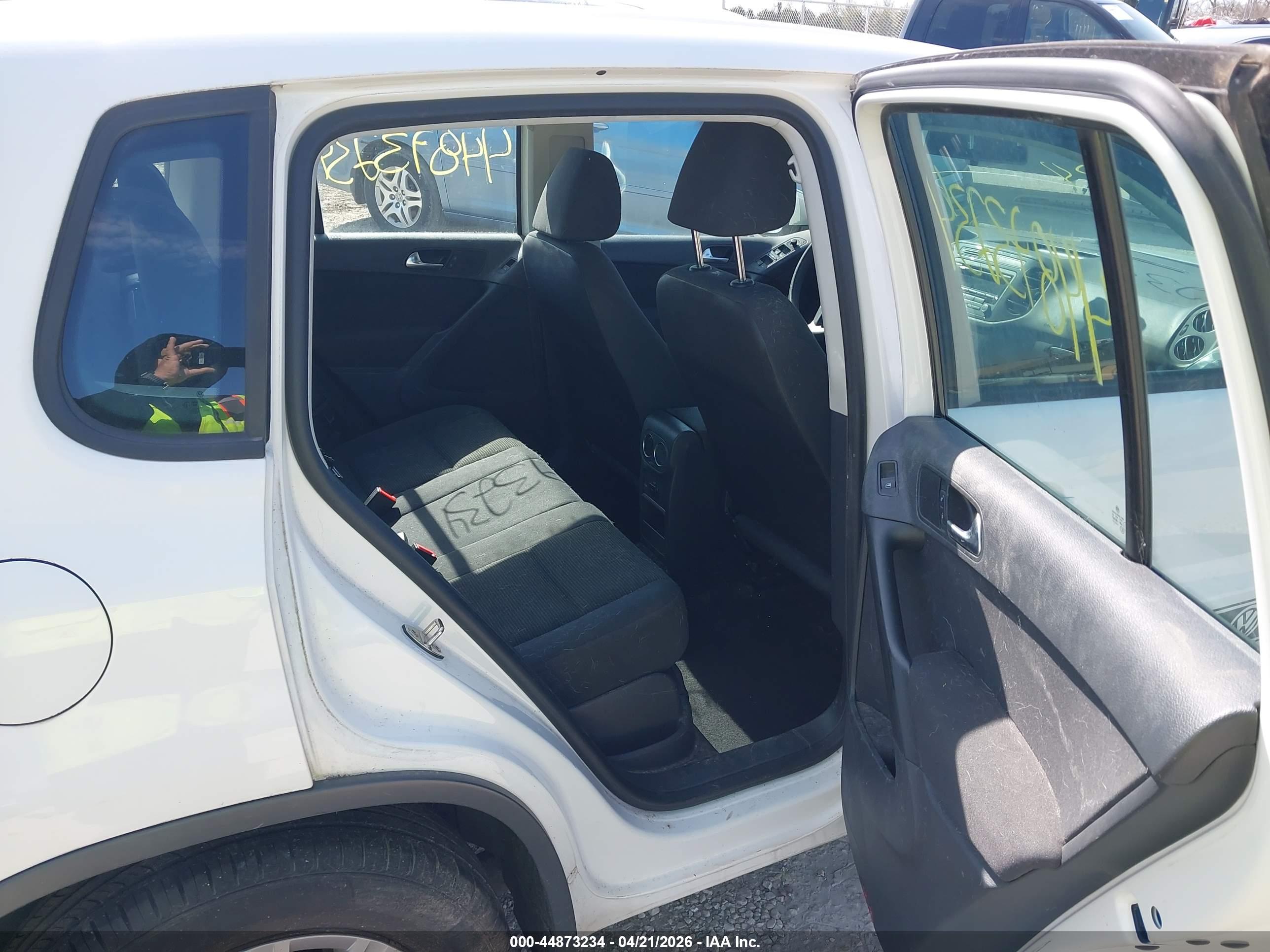 VOLKSWAGEN TIGUAN image 8